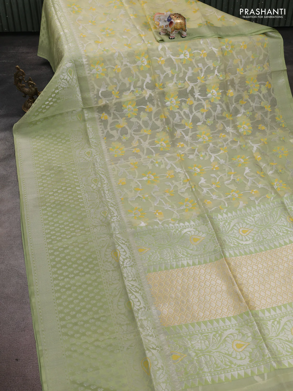 Kora jamdhani silk saree pale yellow and pista green with allover jamdhani weaves and long zari woven border - Image 2