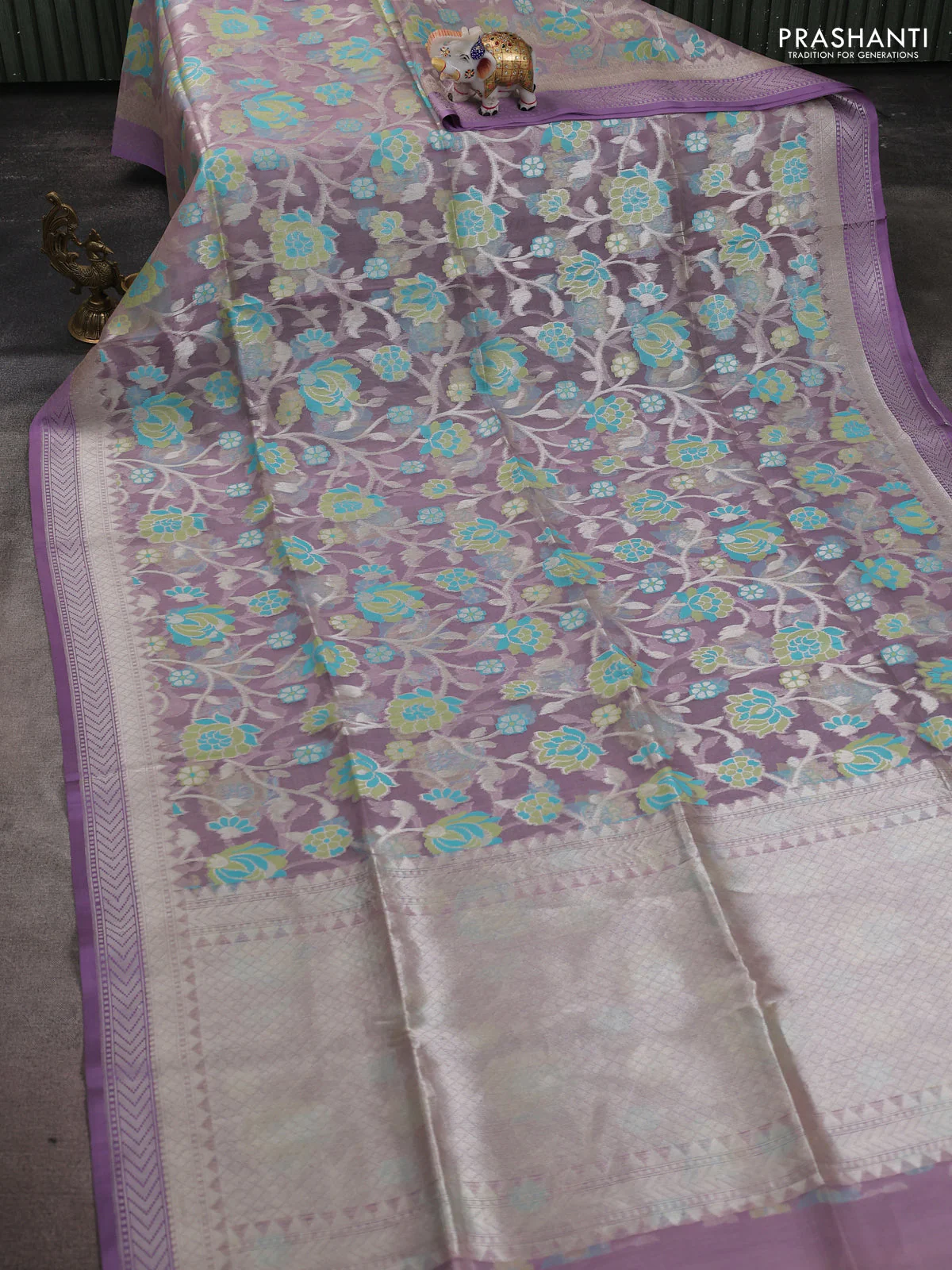 Kora jamdhani silk saree pastel lavender and lavender with allover jamdhani weaves and zari woven border - Image 2