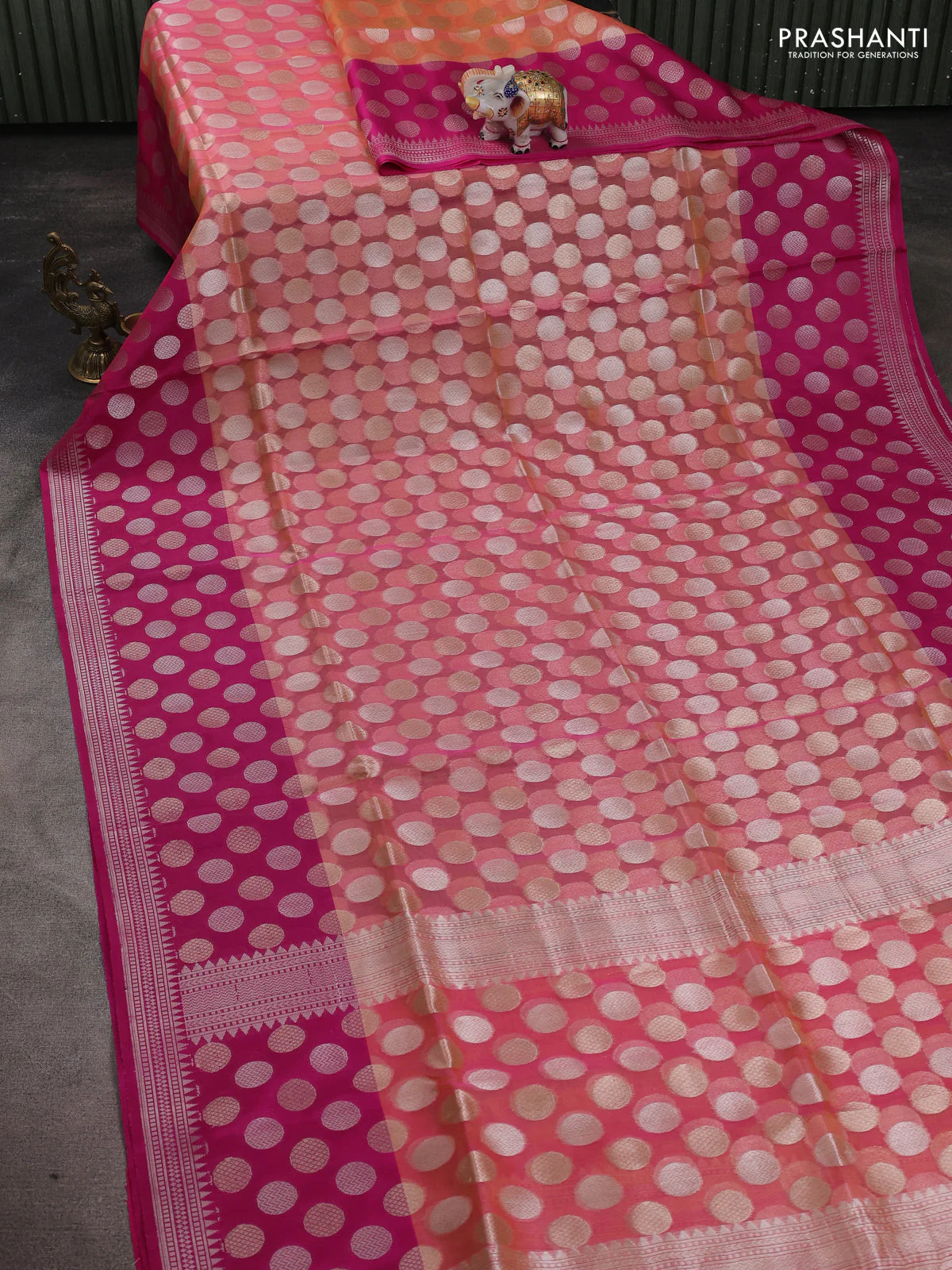 Kora jamdhani silk saree peach pink and pink with allover jamdhani weaves and long zari woven border - Image 2