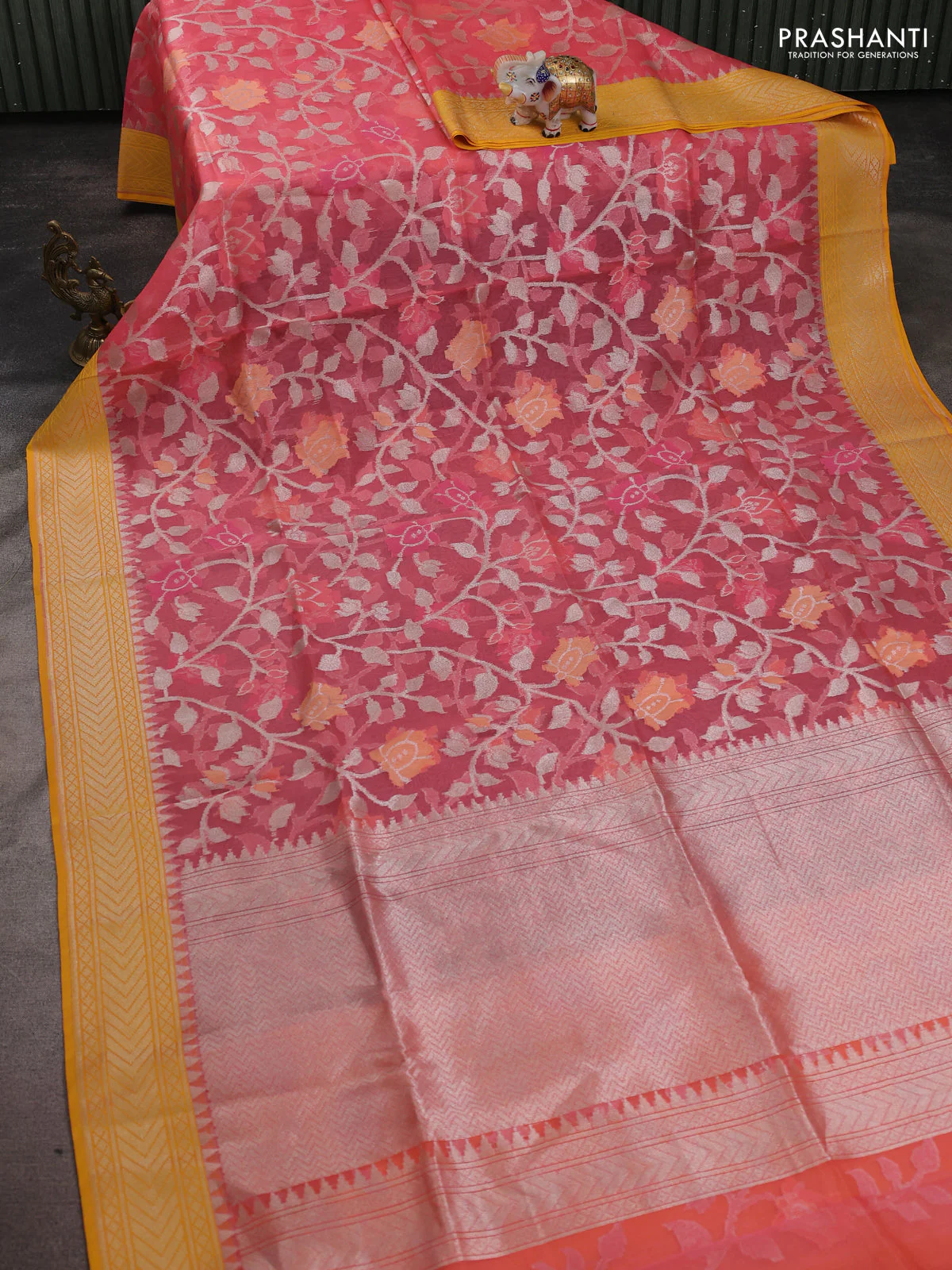 Kora jamdhani silk saree peach pink and yellow with allover jamdhani weaves and zari woven border - Image 2
