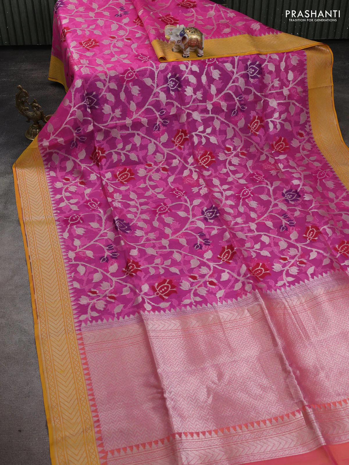Kora jamdhani silk saree pink and yellow with allover jamdhani weaves and zari woven border - Image 2