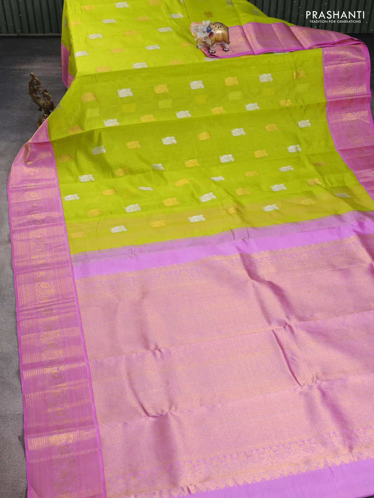 Kora kanchipuram silk saree fluorescent green and pastel pink with annam zari woven buttas and zari woven border - Image 2