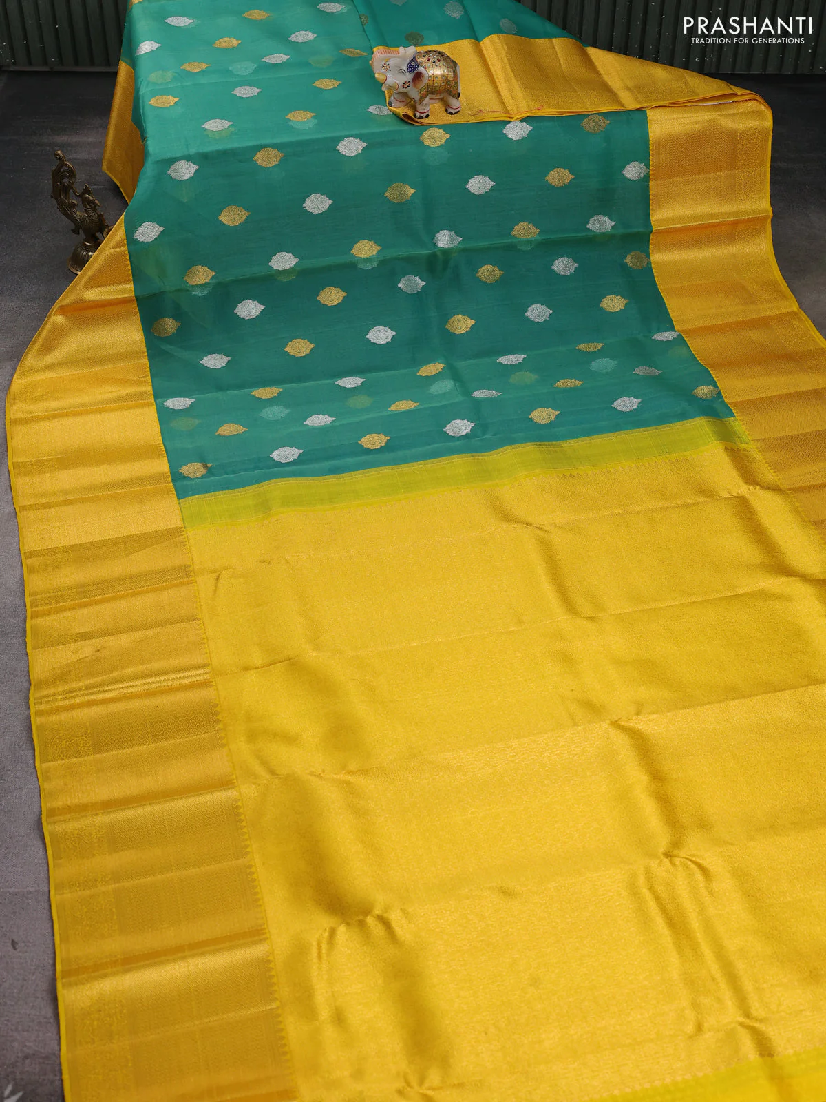 Kora kanchipuram silk saree green and yellow with allover silver & gold zari woven buttas and long zari woven korvai border - Image 2