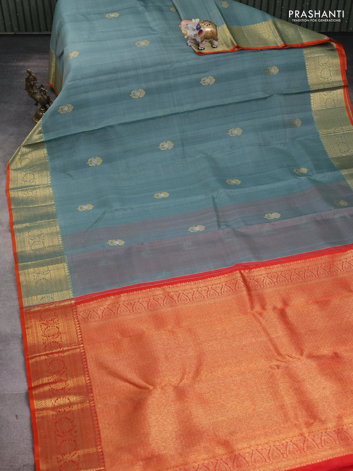 Kora kanchipuram silk saree greyish blue and orange with floral zari woven buttas and zari woven border - Image 2