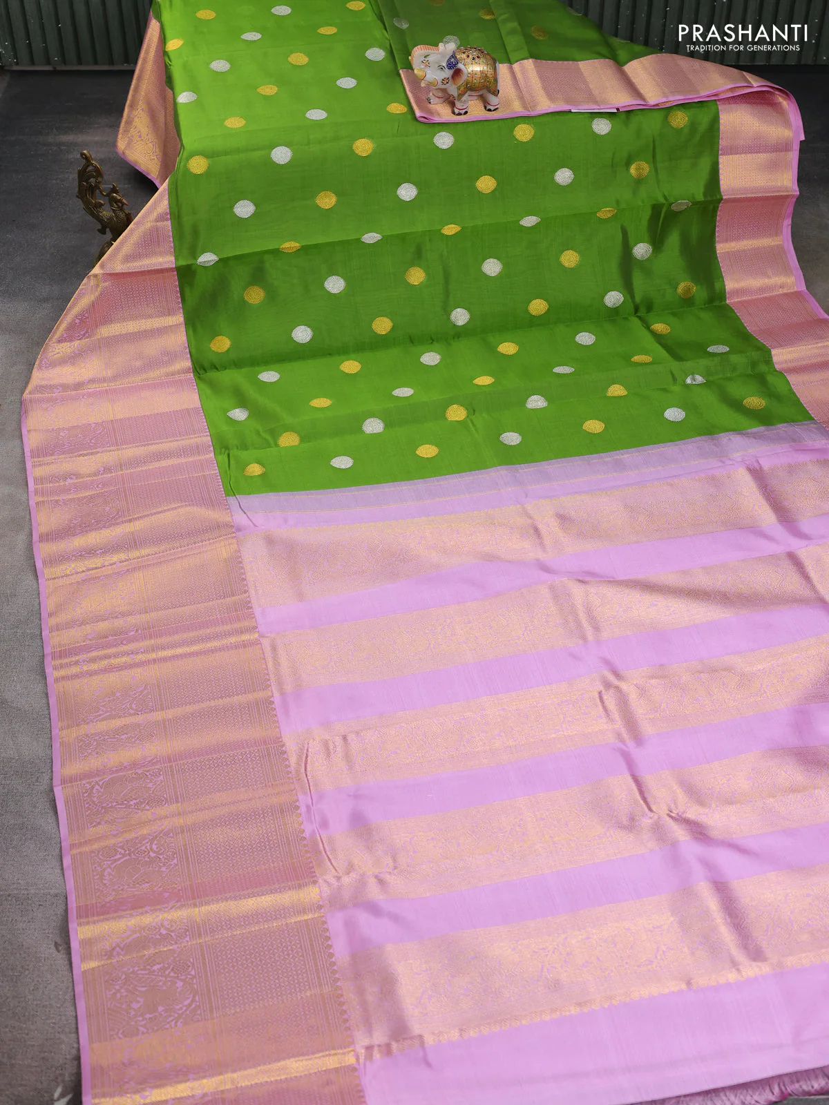 Kora kanchipuram silk saree light green and light pink with allover silver & gold zari woven buttas and long zari woven korvai border - Image 2
