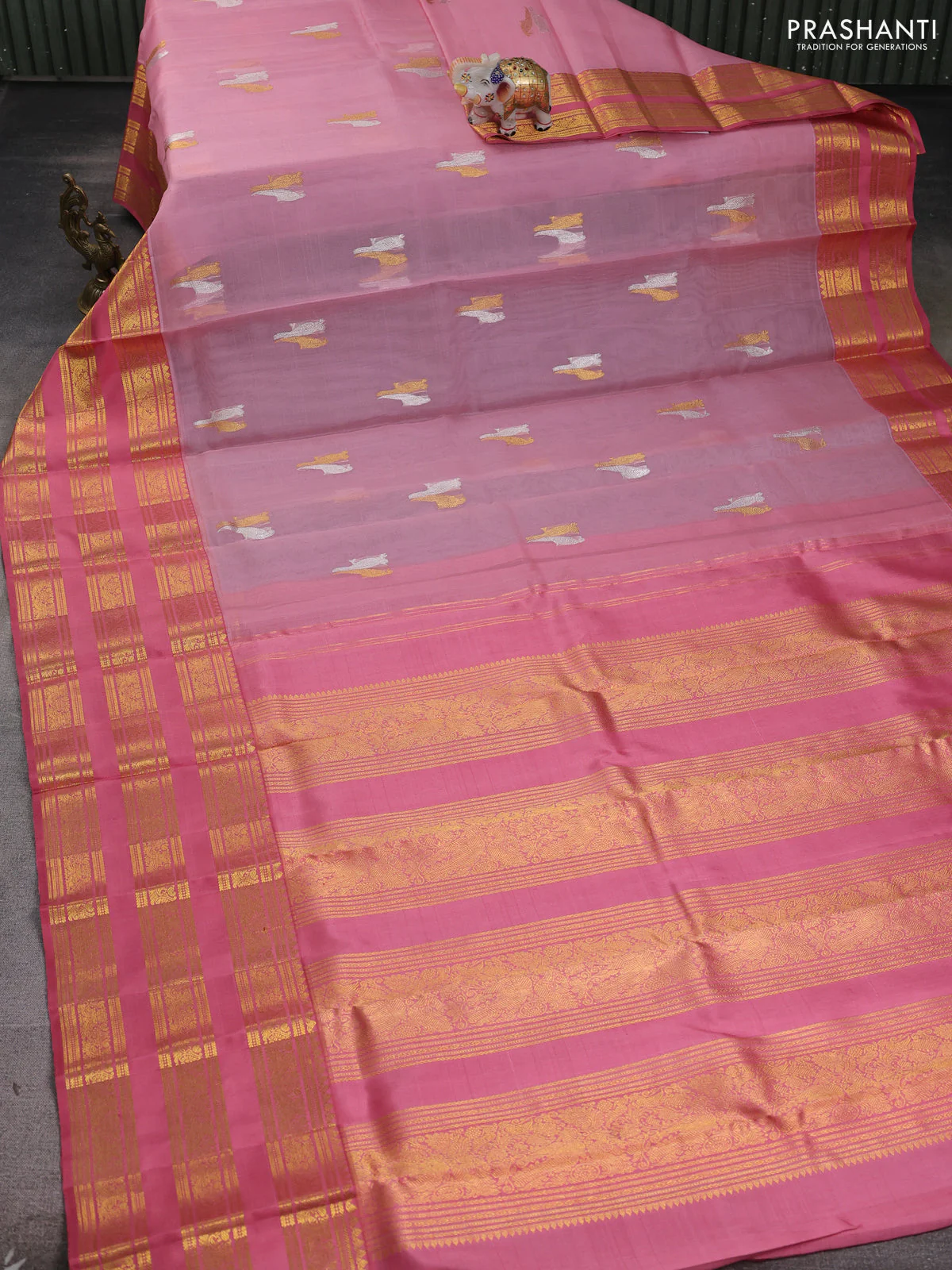 Kora kanchipuram silk saree light pink and mauve pink with silver & gold zari woven buttas and zari woven korvai border - Image 2