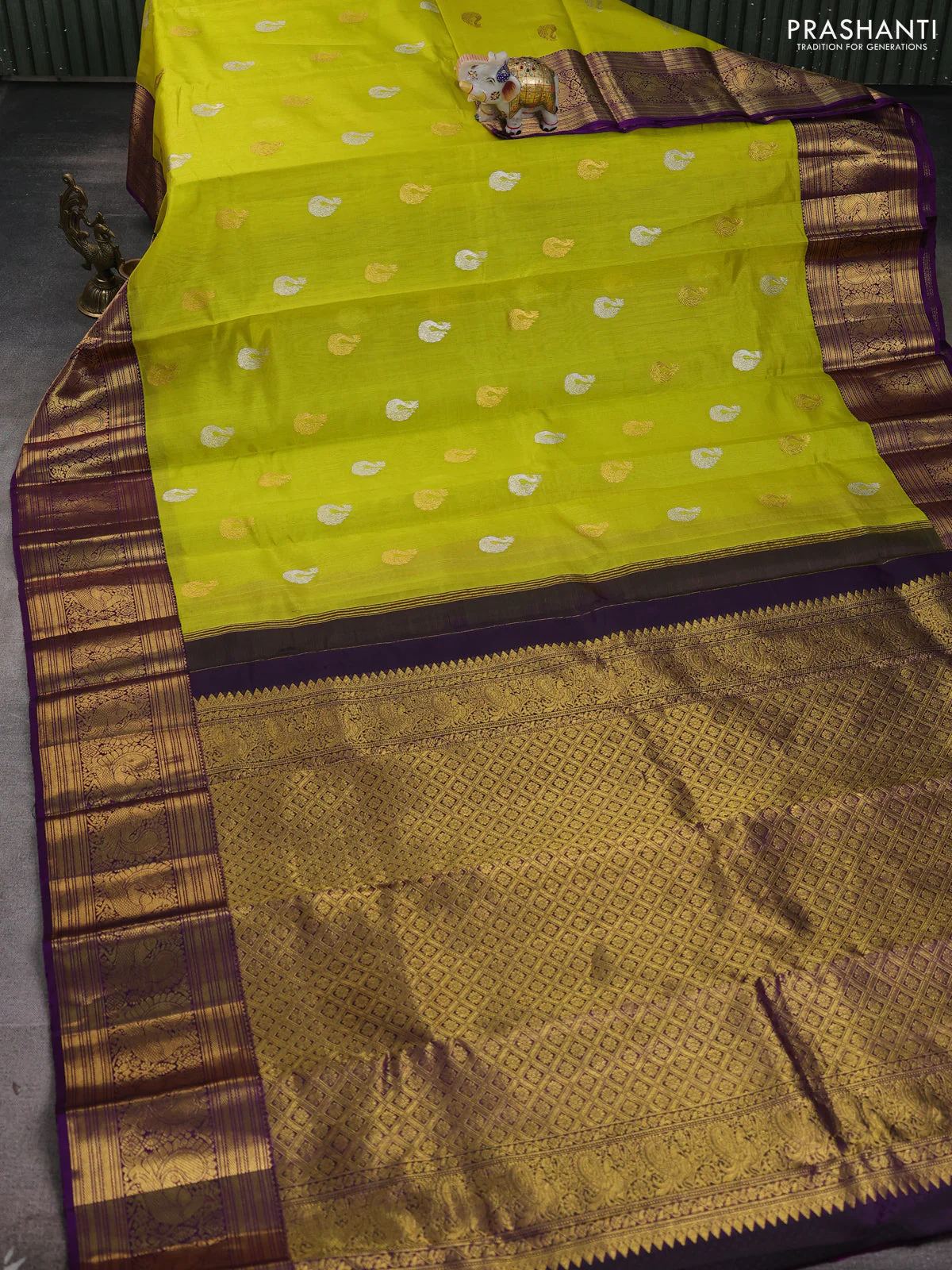 Kora kanchipuram silk saree lime yellow and purple with silver & gold zari woven buttas and annam zari woven border - Image 2