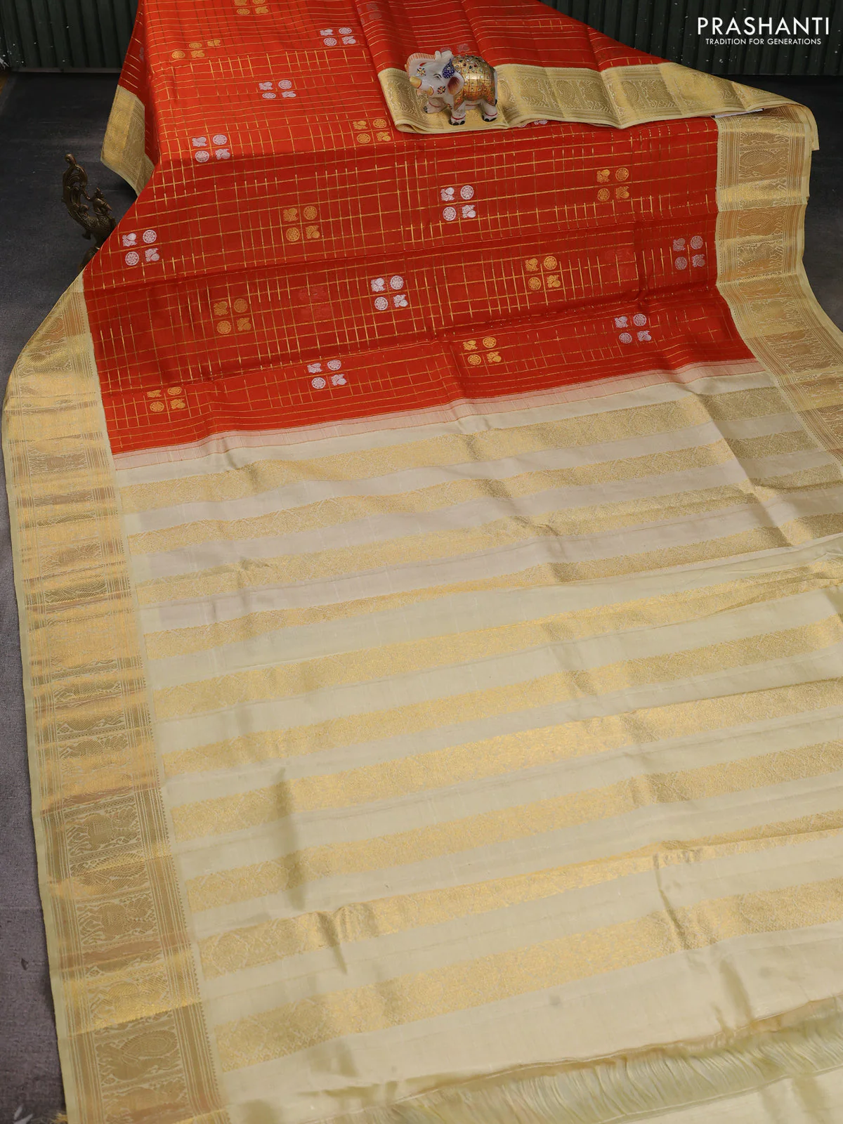 Kora kanchipuram silk saree orange and cream with allover zari checks & buttas and zari woven korvai border - Image 2