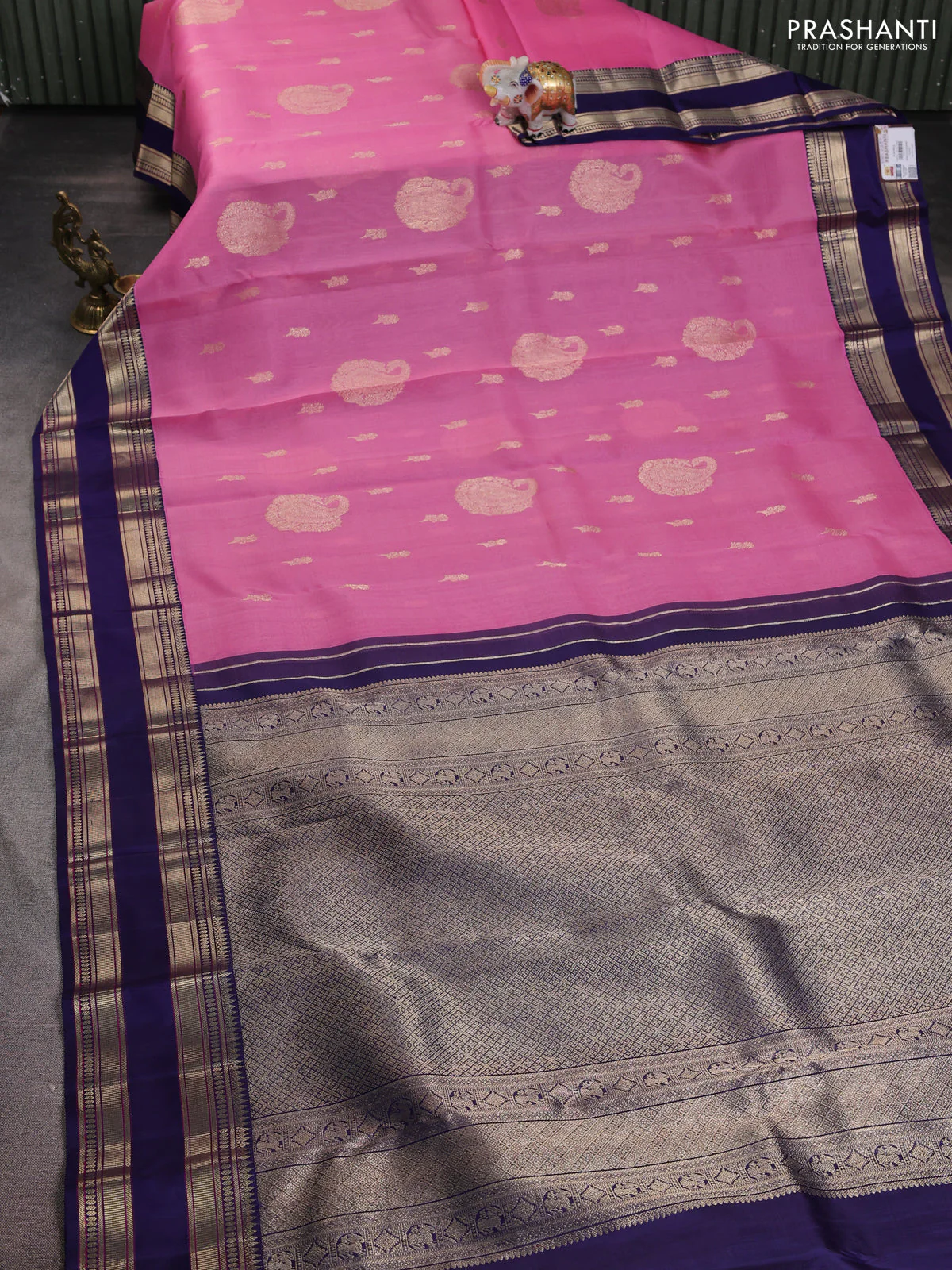 Kora kanchipuram silk saree pink and dark blue with zari woven buttas and rettapet zari woven border - Image 3