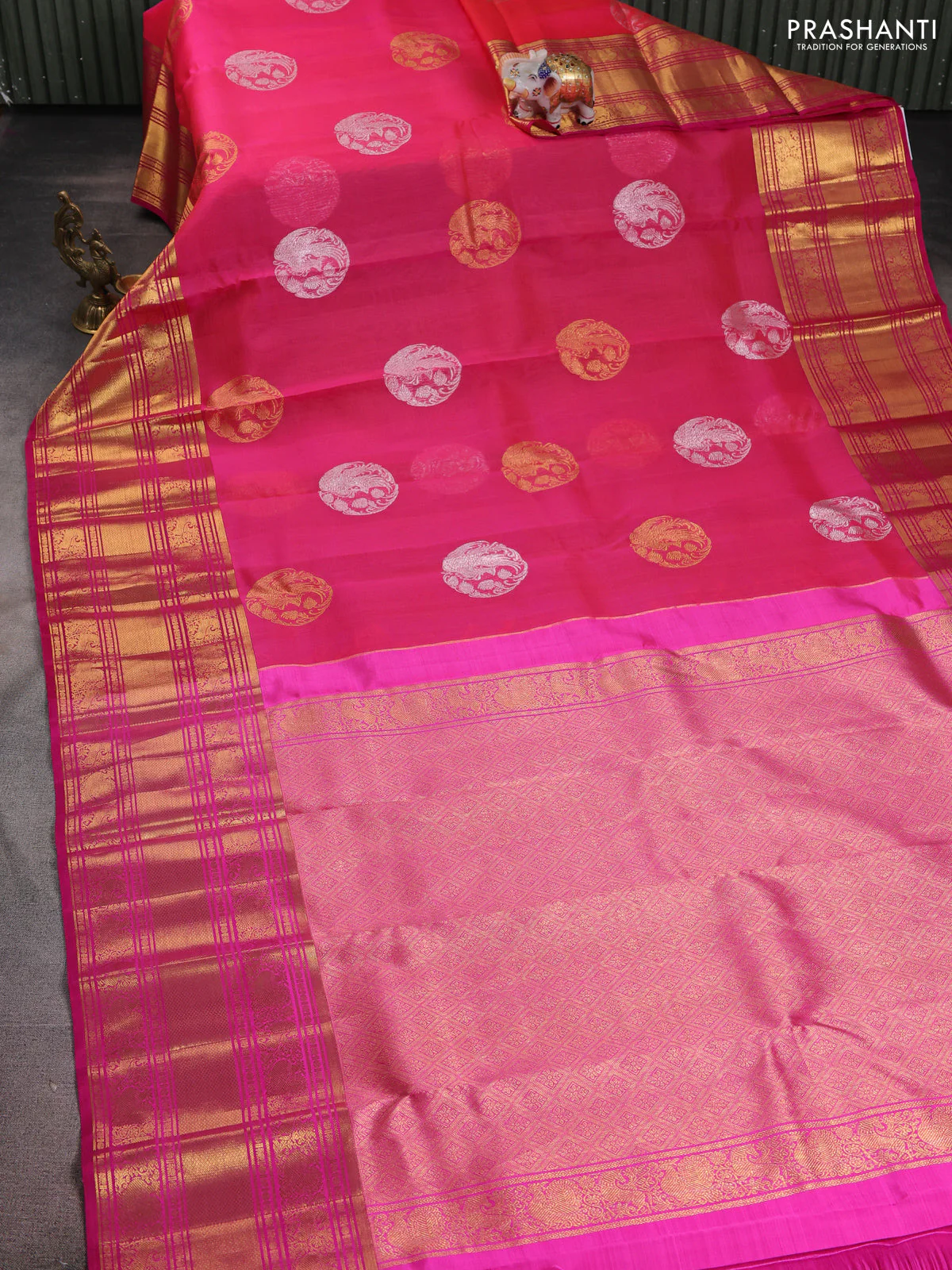 Kora kanchipuram silk saree pinkish orange and pink with silver & gold zari woven buttas and long rich zari woven border - Image 2