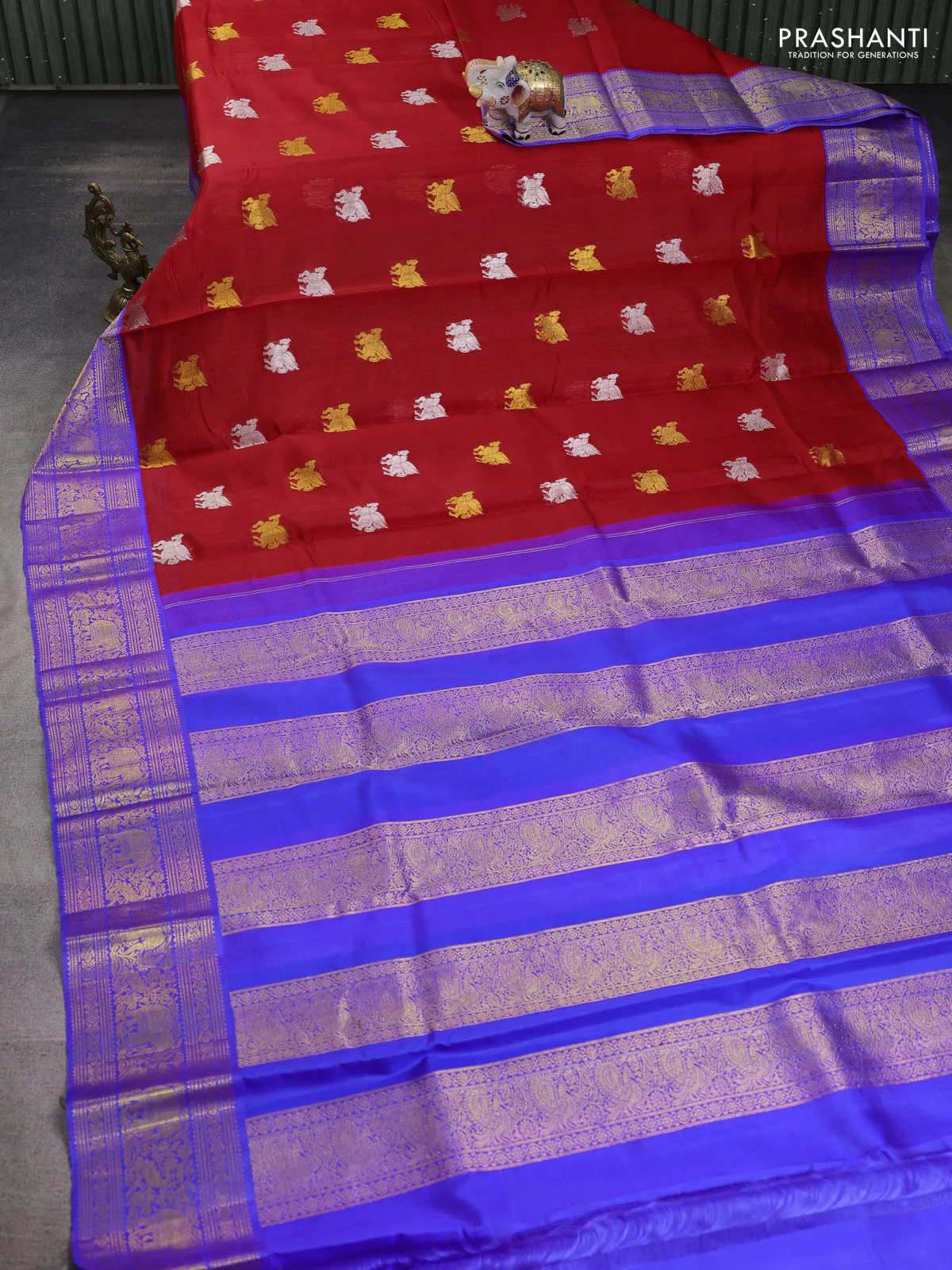 Kora kanchipuram silk saree red and royal blue with allover silver & gold zari woven buttas and zari woven korvai border - Image 2
