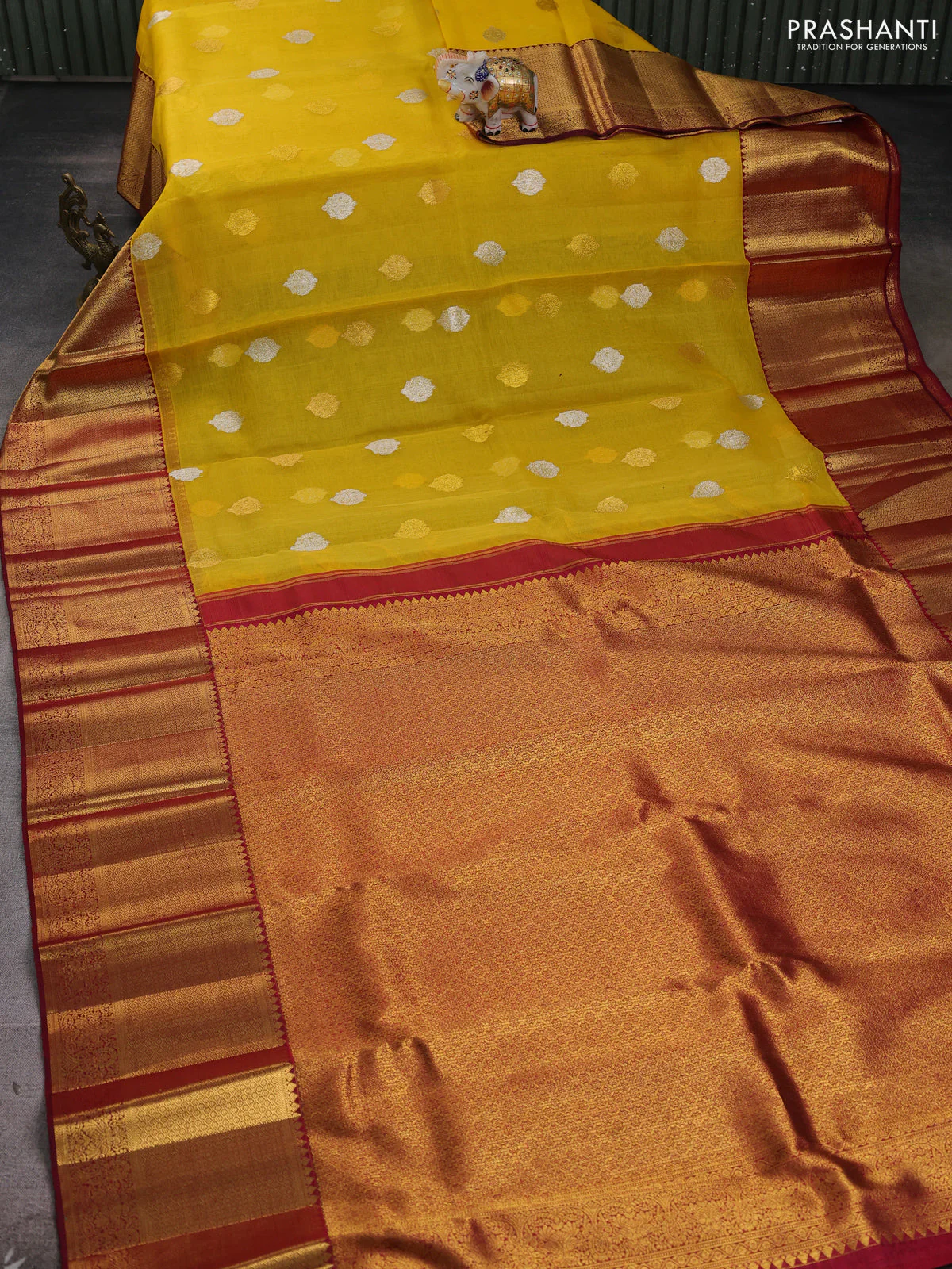 Kora kanchipuram silk saree yellow and maroon with silver & gold zari woven buttas and long zari woven korvai border - Image 2