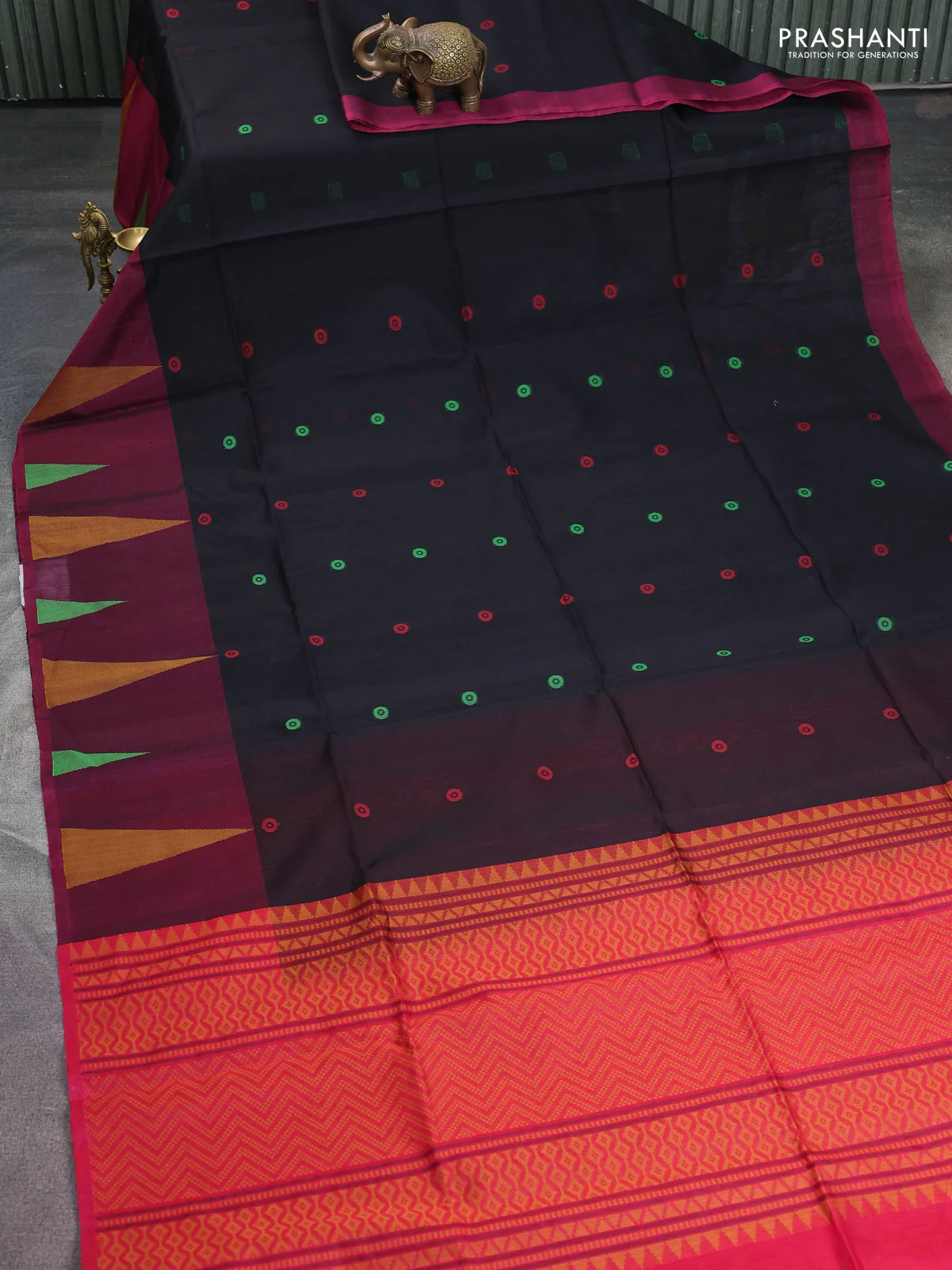Kora silk cotton saree black and pink with thread woven geometric buttas and temple design thread woven border - Image 2