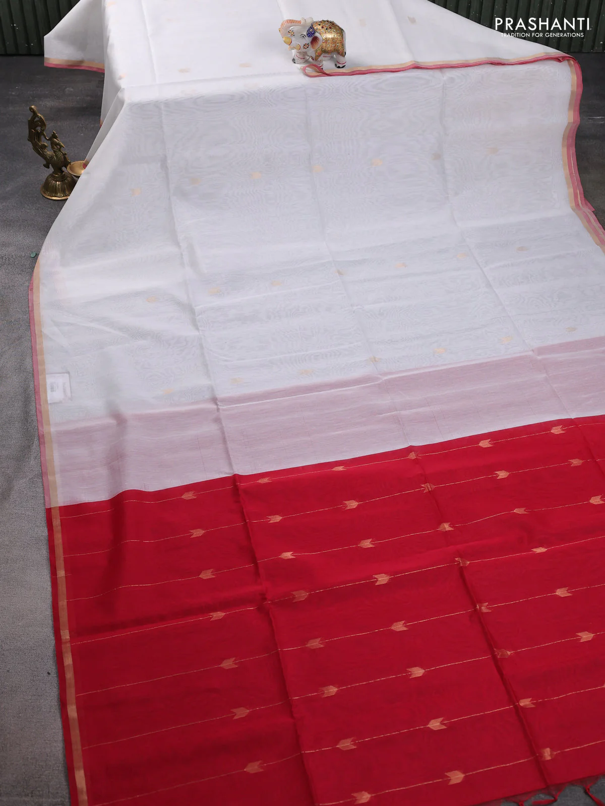 Kora silk cotton saree off white and red with zari woven buttas and zari woven piping border - Image 2