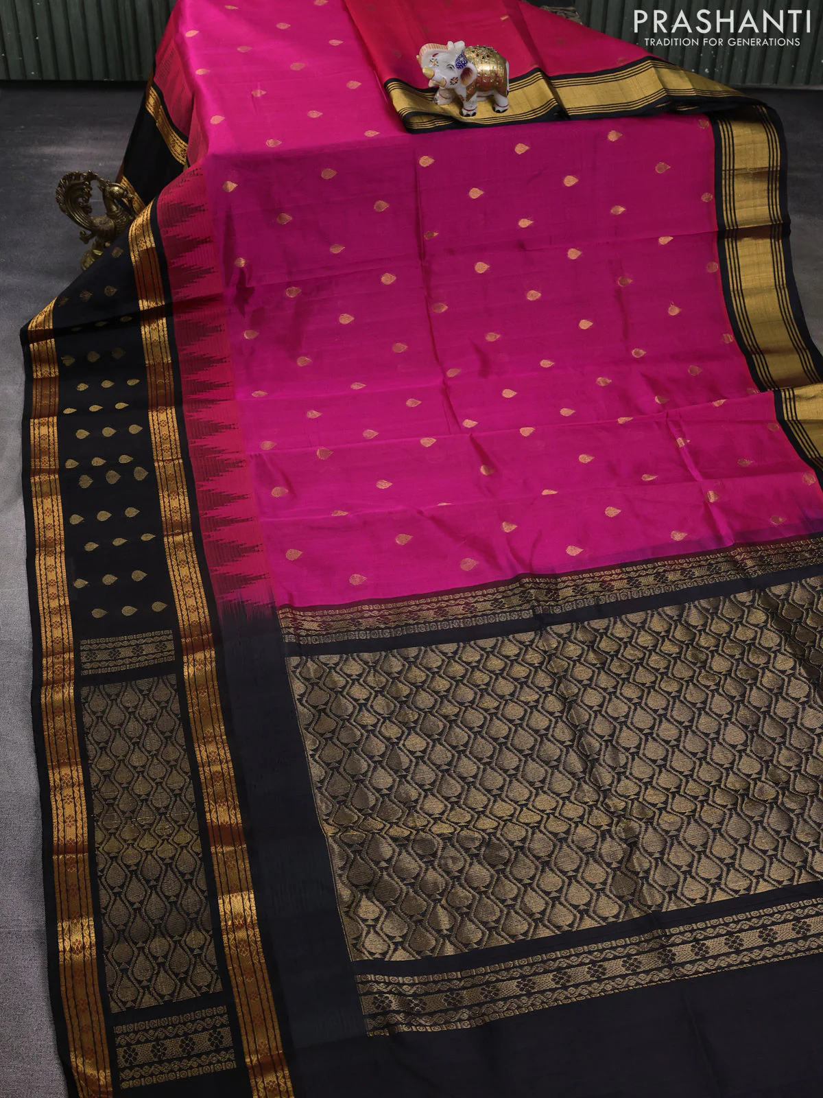 Kuppadam silk cotton saree dark magenta pink and black with allover zari woven buttas and rettapet zari woven butta border - Image 2