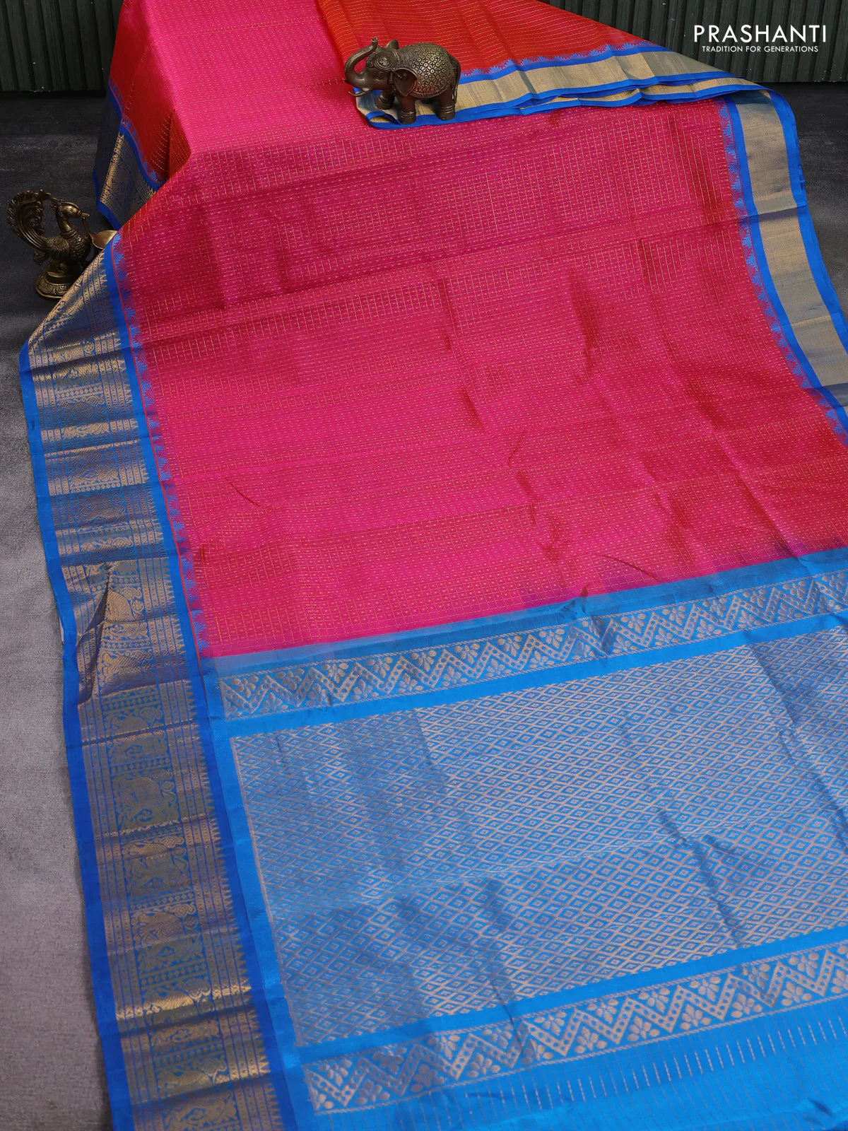 Kuppadam silk cotton saree dual shade of pink and cs blue with allover lakshadeepam weaves and temple design zari woven border - Image 2