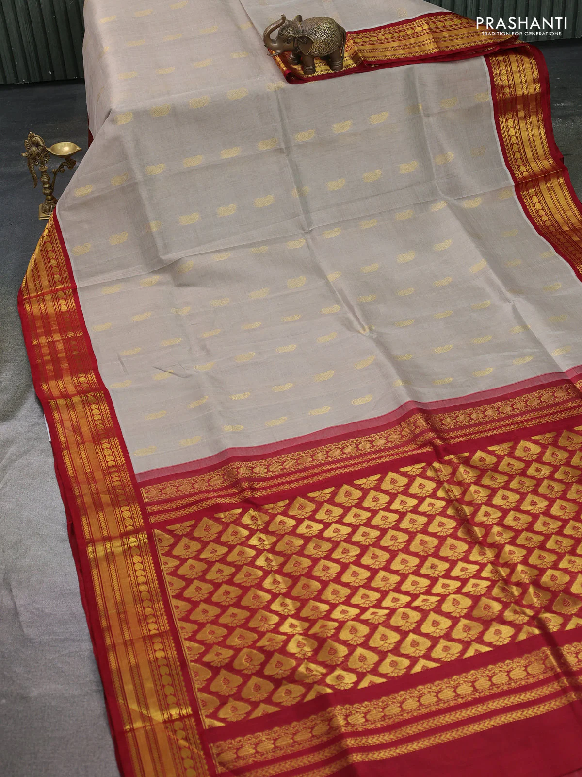 Kuppadam silk cotton saree grey and maroon with paisley zari woven buttas and zari woven korvai border - Image 2