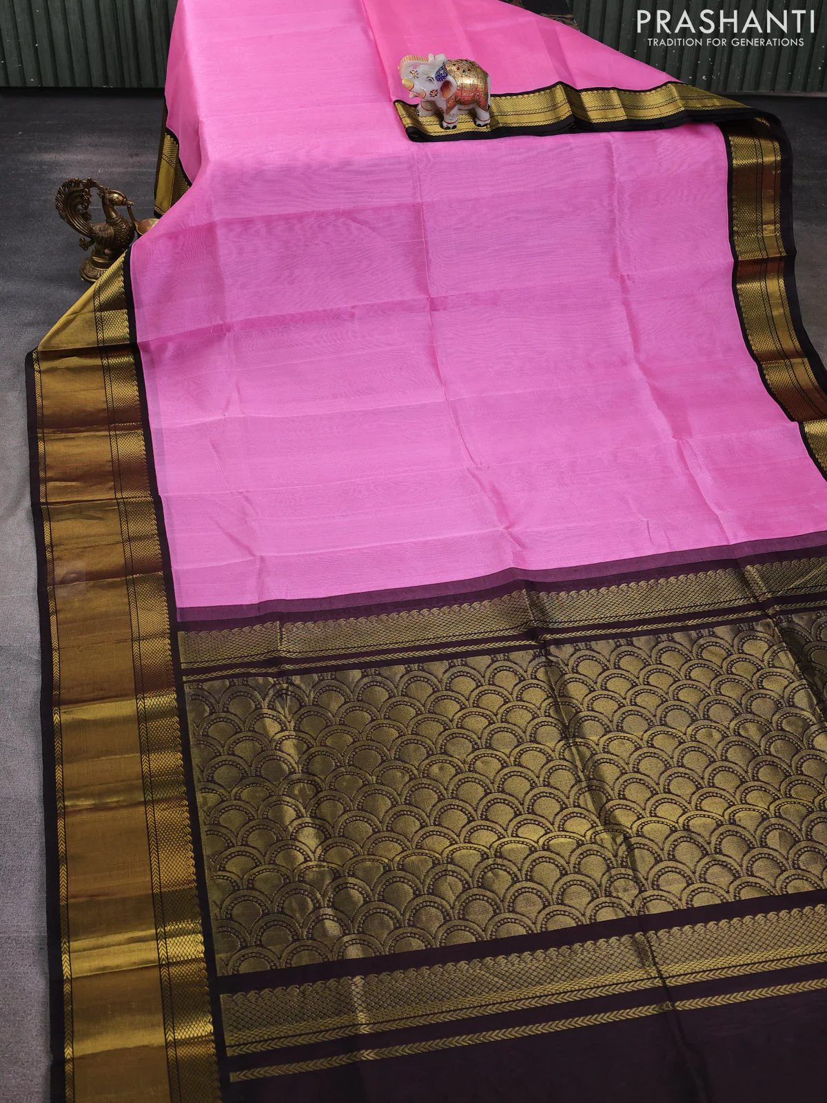 Kuppadam silk cotton saree light pink and deep coffee brown with plain body and long zari woven border - Image 2