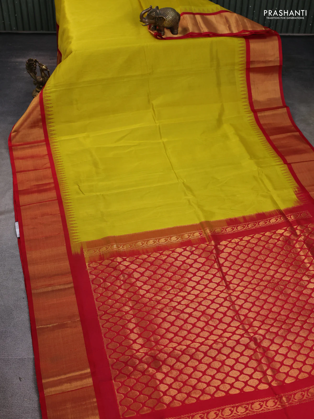 Kuppadam silk cotton saree lime yellow and red with plain body and temple design zari woven border - Image 2