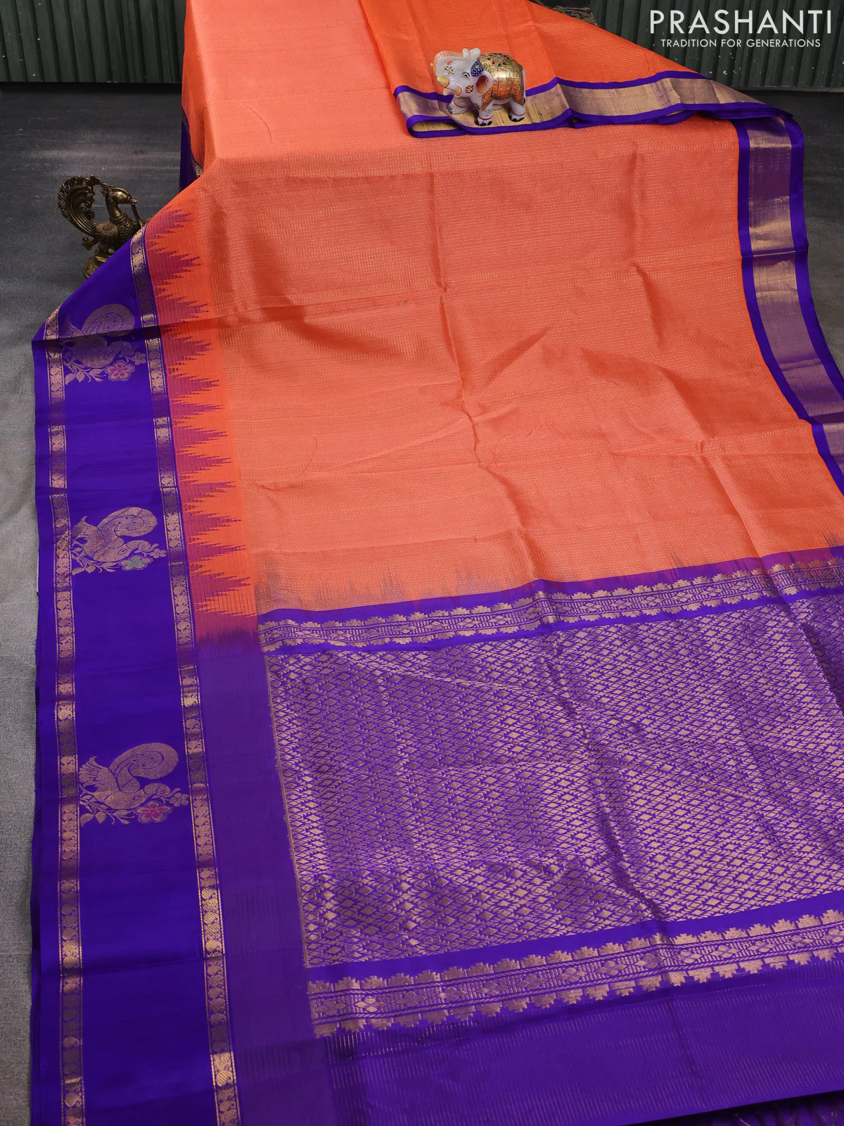 Kuppadam silk cotton saree peach orange and violet with allover small zari checked pattern and rettapet zari woven butta border - Image 2