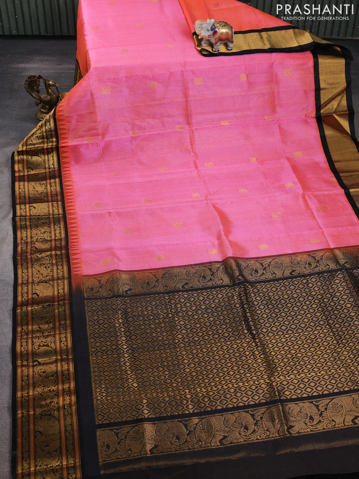 Kuppadam silk cotton saree peach pink and black with allover vairosi pattern & buttas and long zari woven border - Image 2