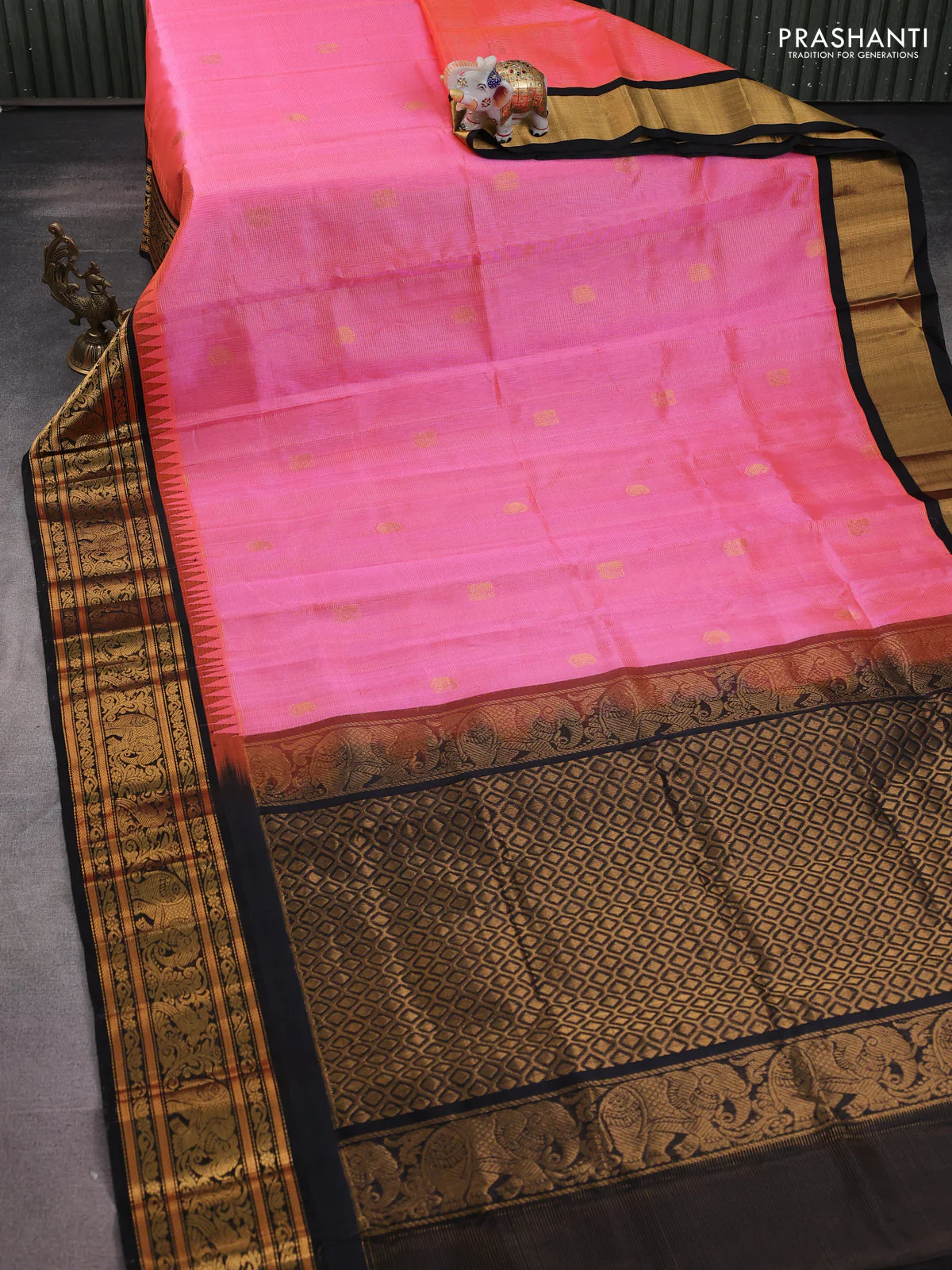 Kuppadam silk cotton saree peach pink and black with allover vairosi pattern & zari buttas and temple design zari woven border - Image 2