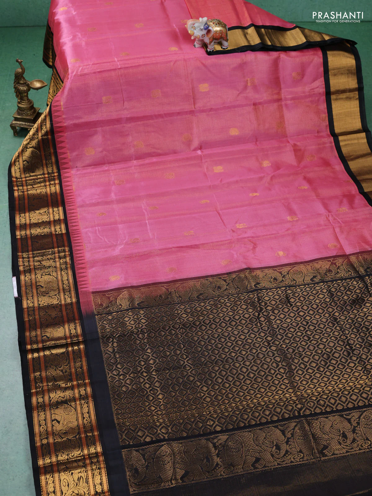 Kuppadam silk cotton saree peach pink and black with allover zari weaves & buttas with temple design zari woven border - Image 2