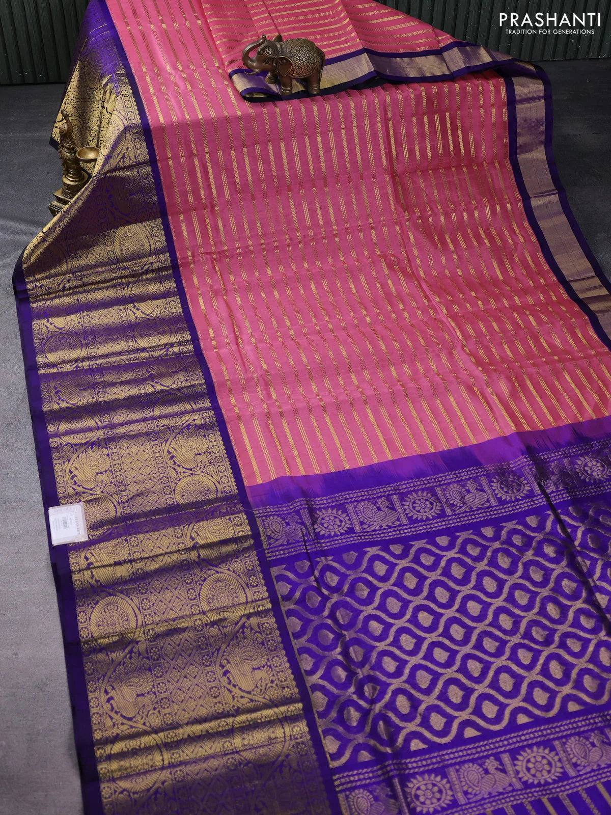 Kuppadam silk cotton saree peach pink and blue with allover veldhari pattern and long zari woven border - Image 2