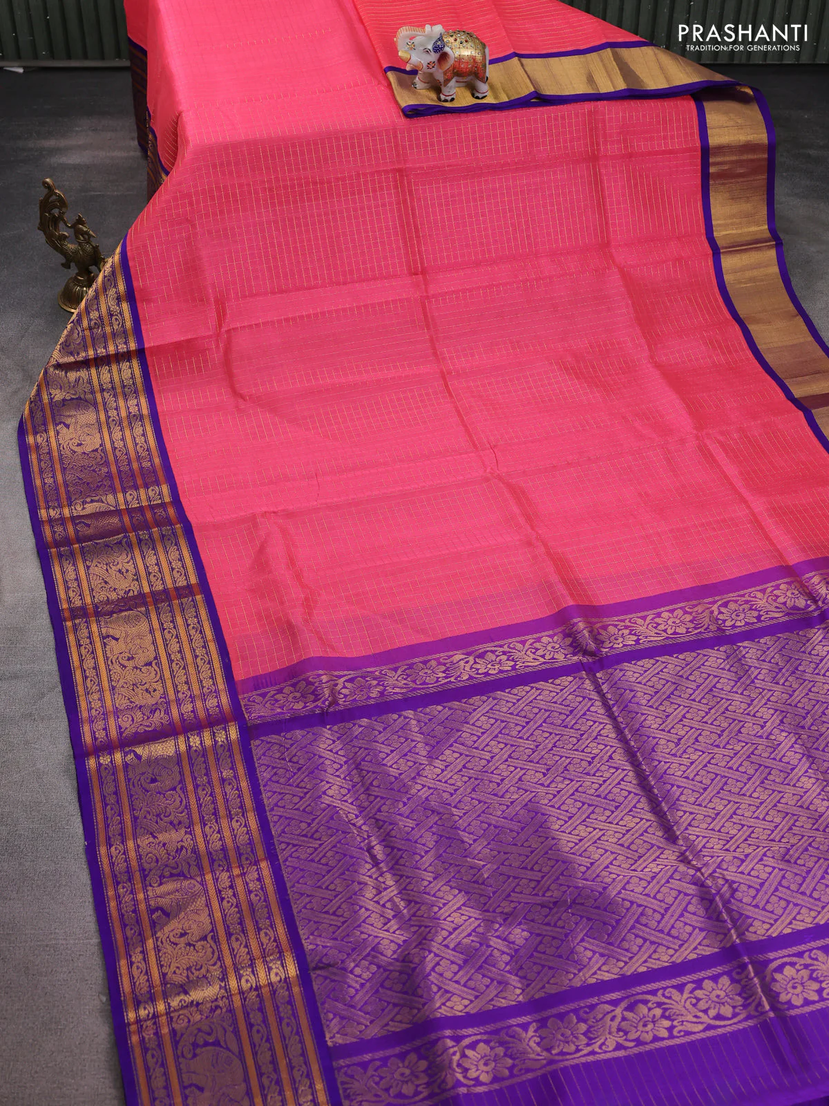 Kuppadam silk cotton saree peach pink and violet with allover zari woven checked pattern and long zari woven border - Image 2