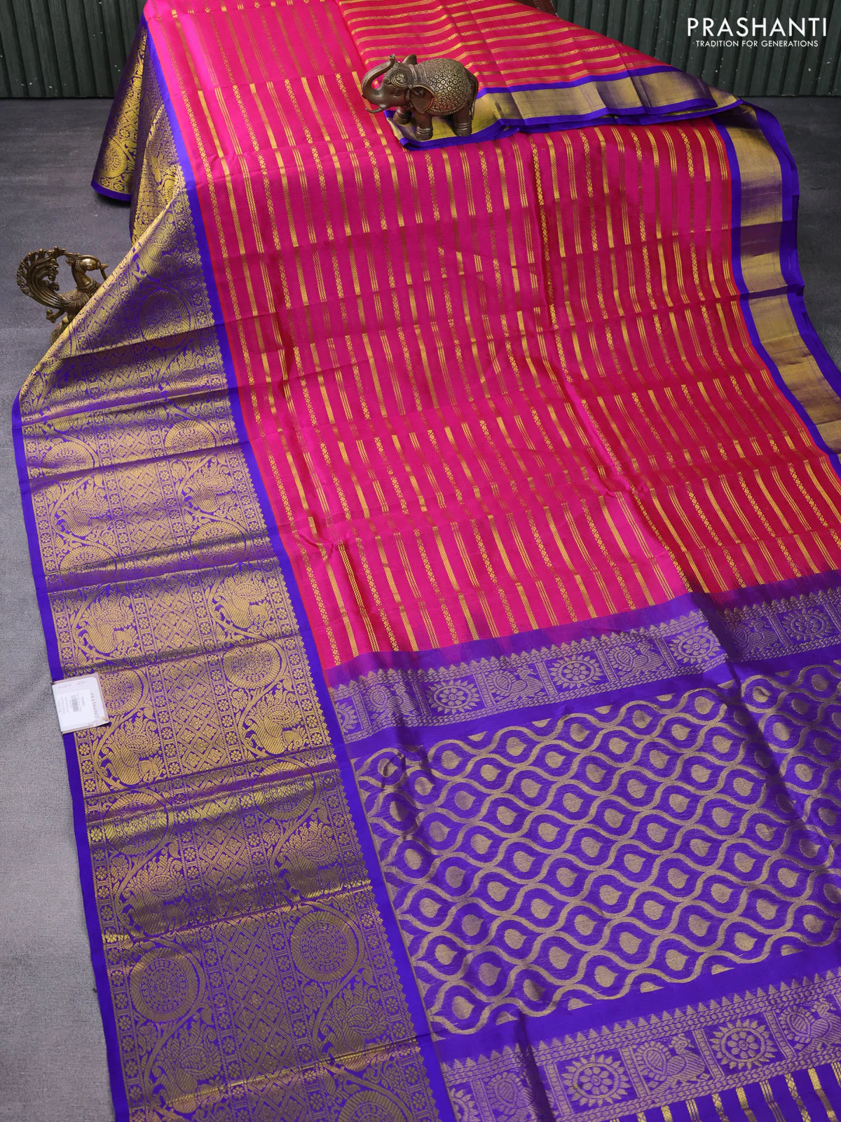 Kuppadam silk cotton saree pink and blue with allover zari woven veldhari pattern and long zari woven border - Image 2