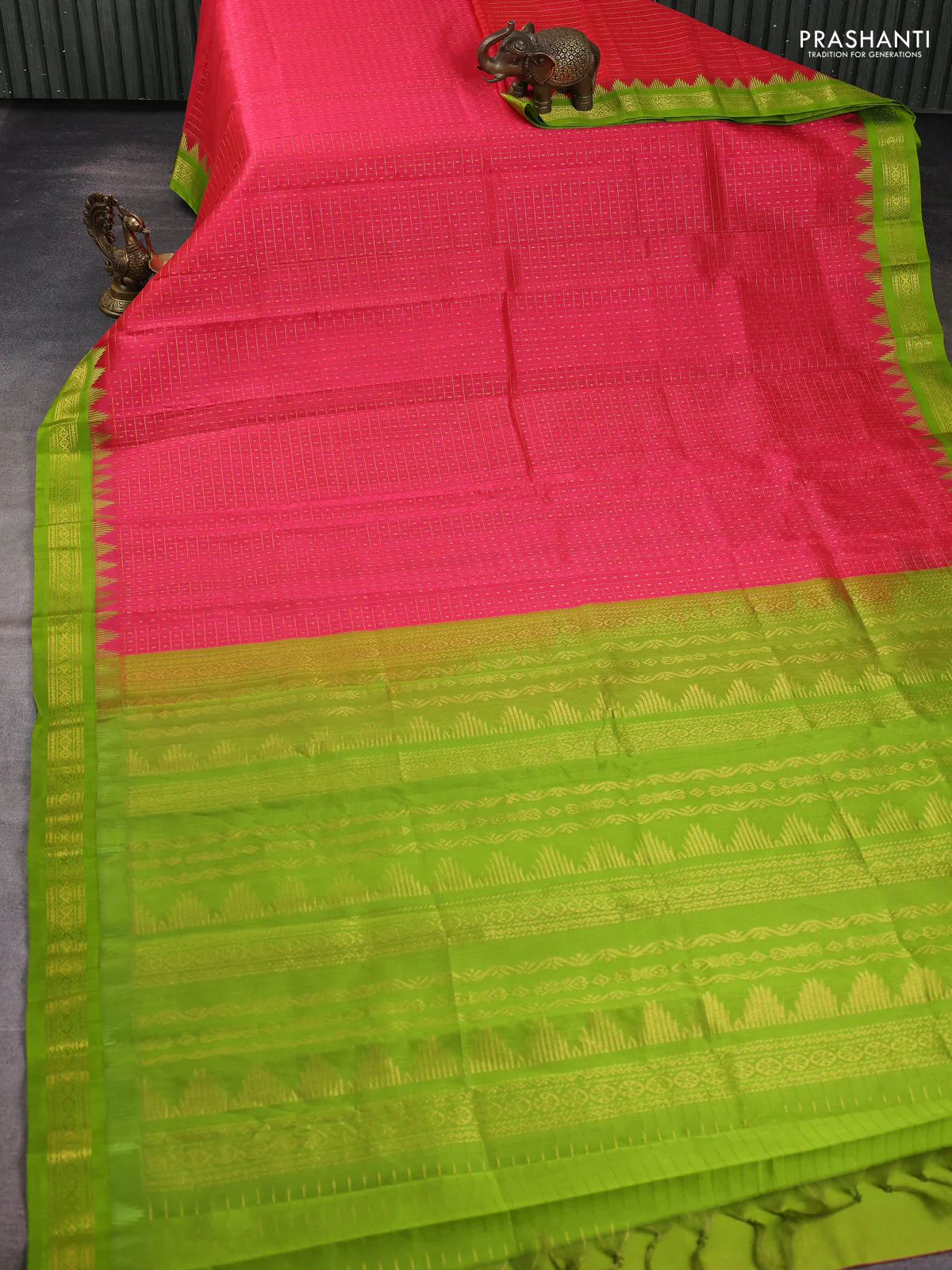 Kuppadam silk cotton saree pink and light green with allover zari checks & lakshadeepam weaves and temple design zari woven border - Image 2