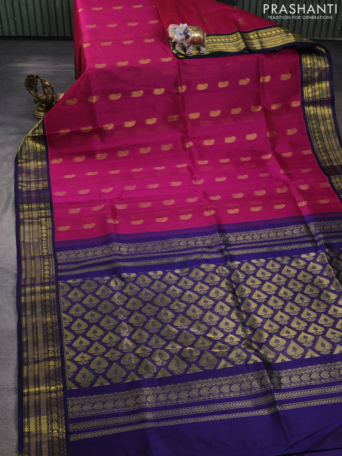 Kuppadam silk cotton saree pink and navy blue with allover paisely zari woven buttas and temple design zari woven border - Image 2