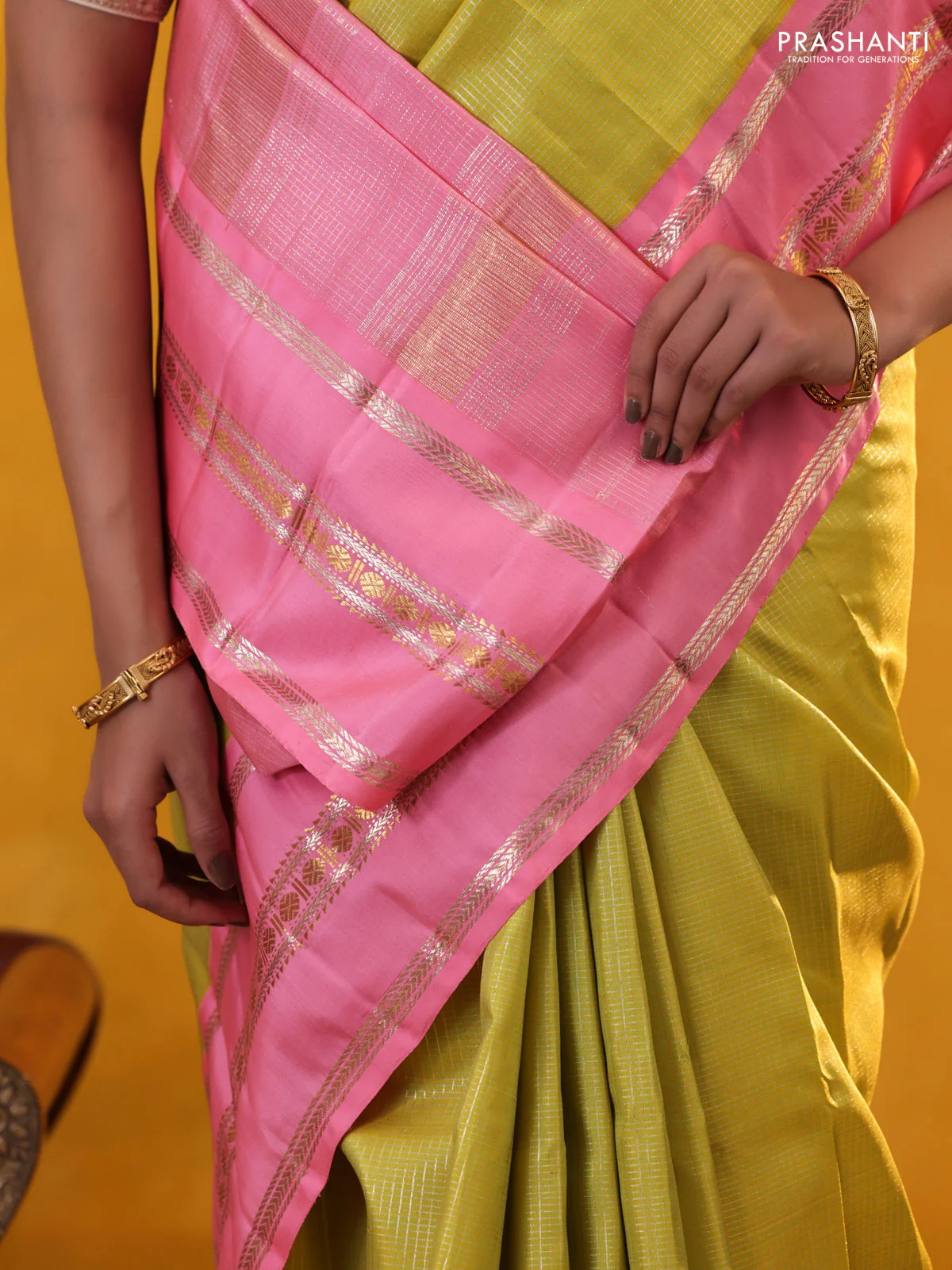 Lime Green-Light Pink Pure Kanchipuram Silk Saree With Allover zari checked Pattern - Image 5