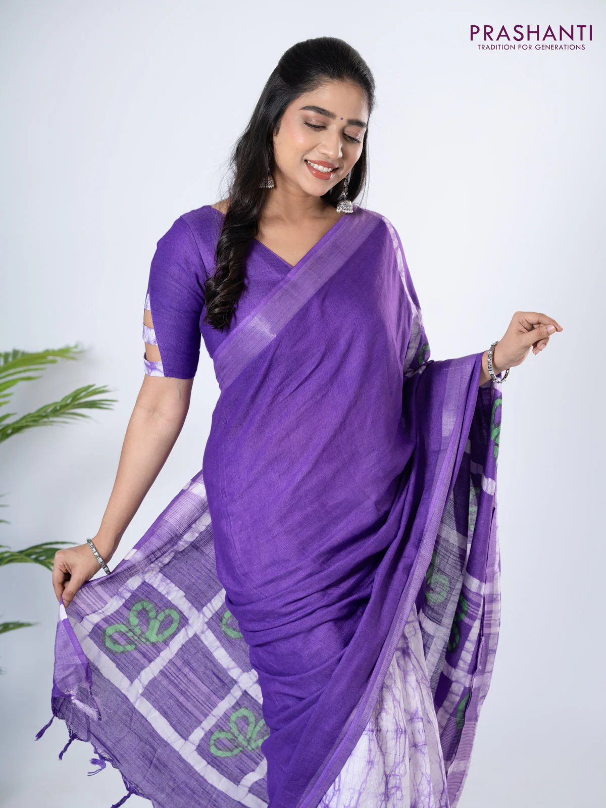 Linen cotton partly saree lavender with plain body & batik prints and silver zari woven border - Image 3