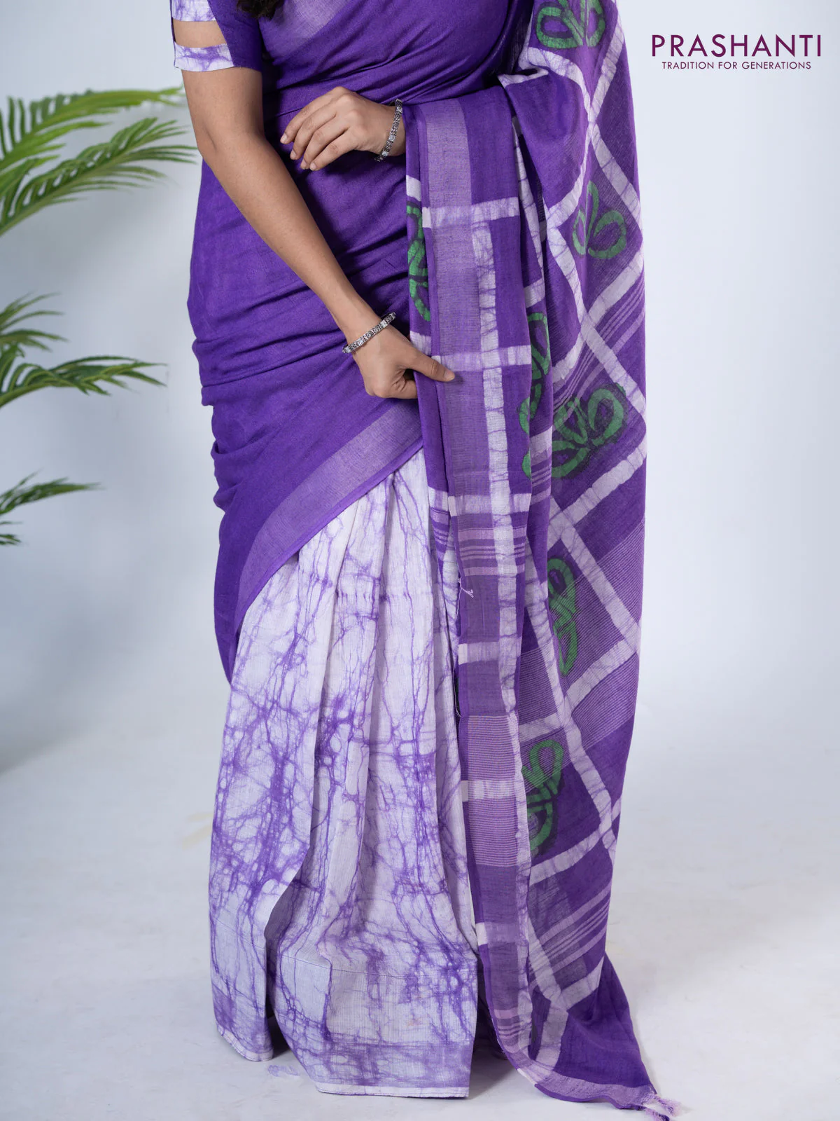 Linen cotton partly saree lavender with plain body & batik prints and silver zari woven border - Image 4