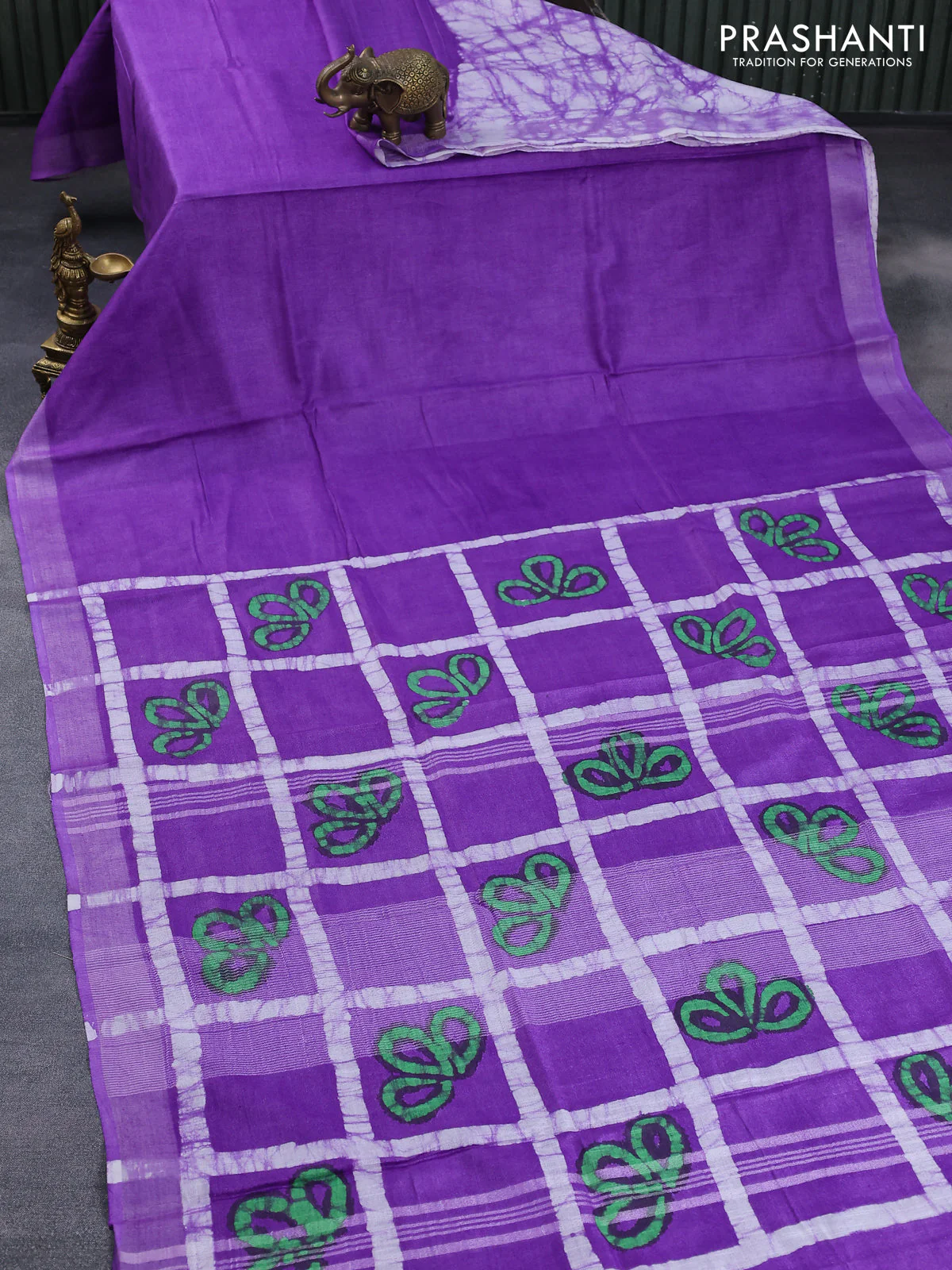 Linen cotton partly saree lavender with plain body & batik prints and silver zari woven border - Image 7