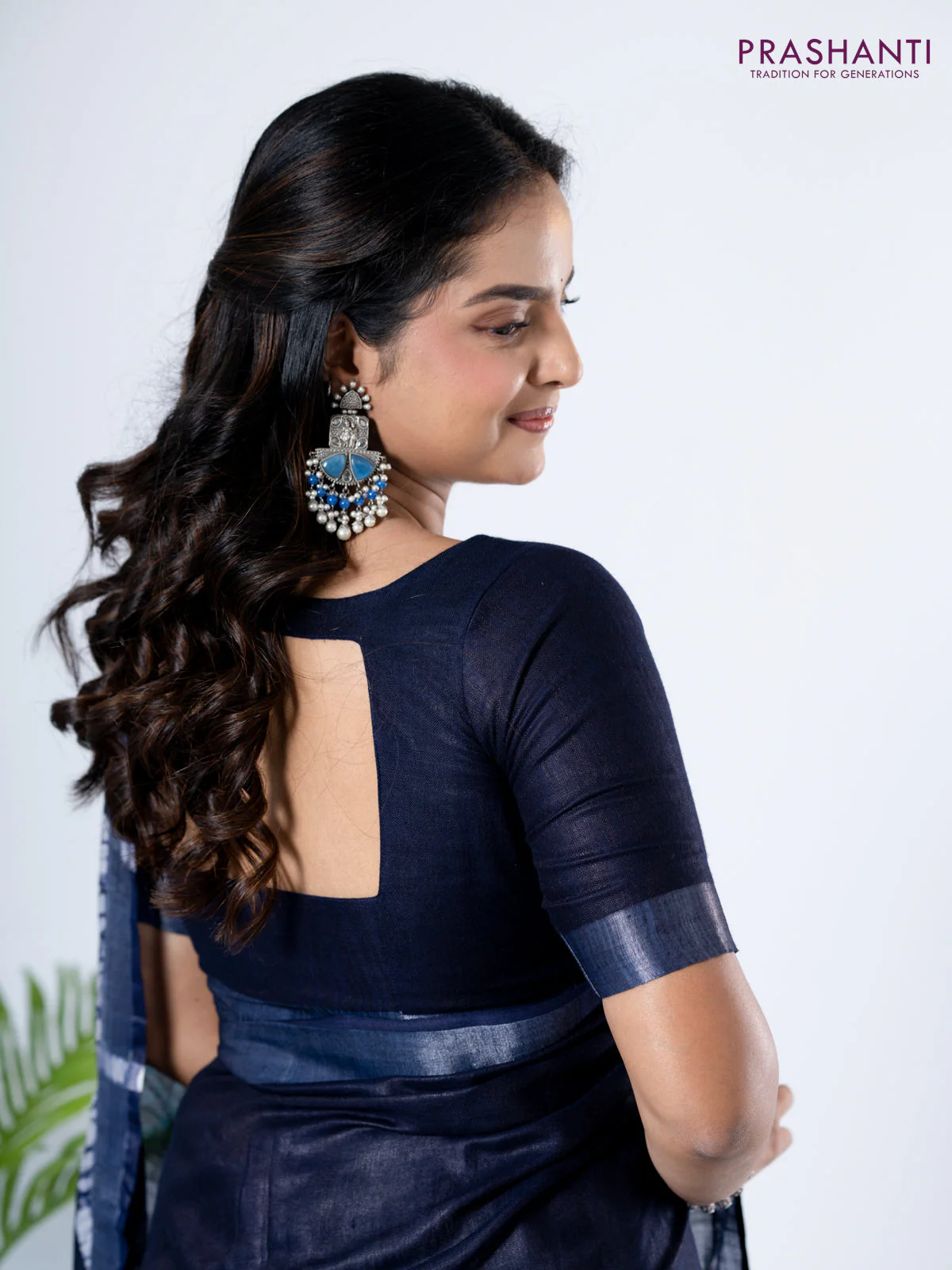 Linen cotton partly saree navy blue with plain body & batik prints and silver zari woven border - Image 5