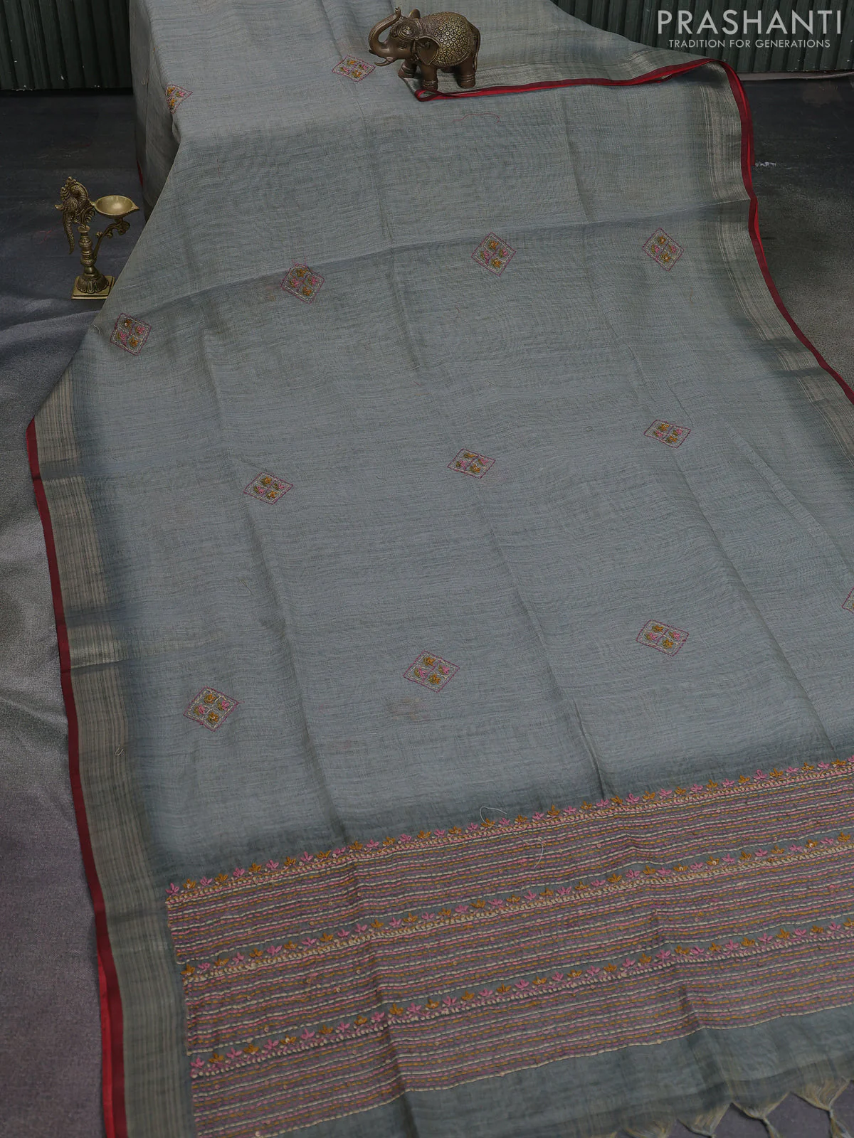 Linen cotton saree grey and maroon with kantha stitch work and zari woven border - Image 2