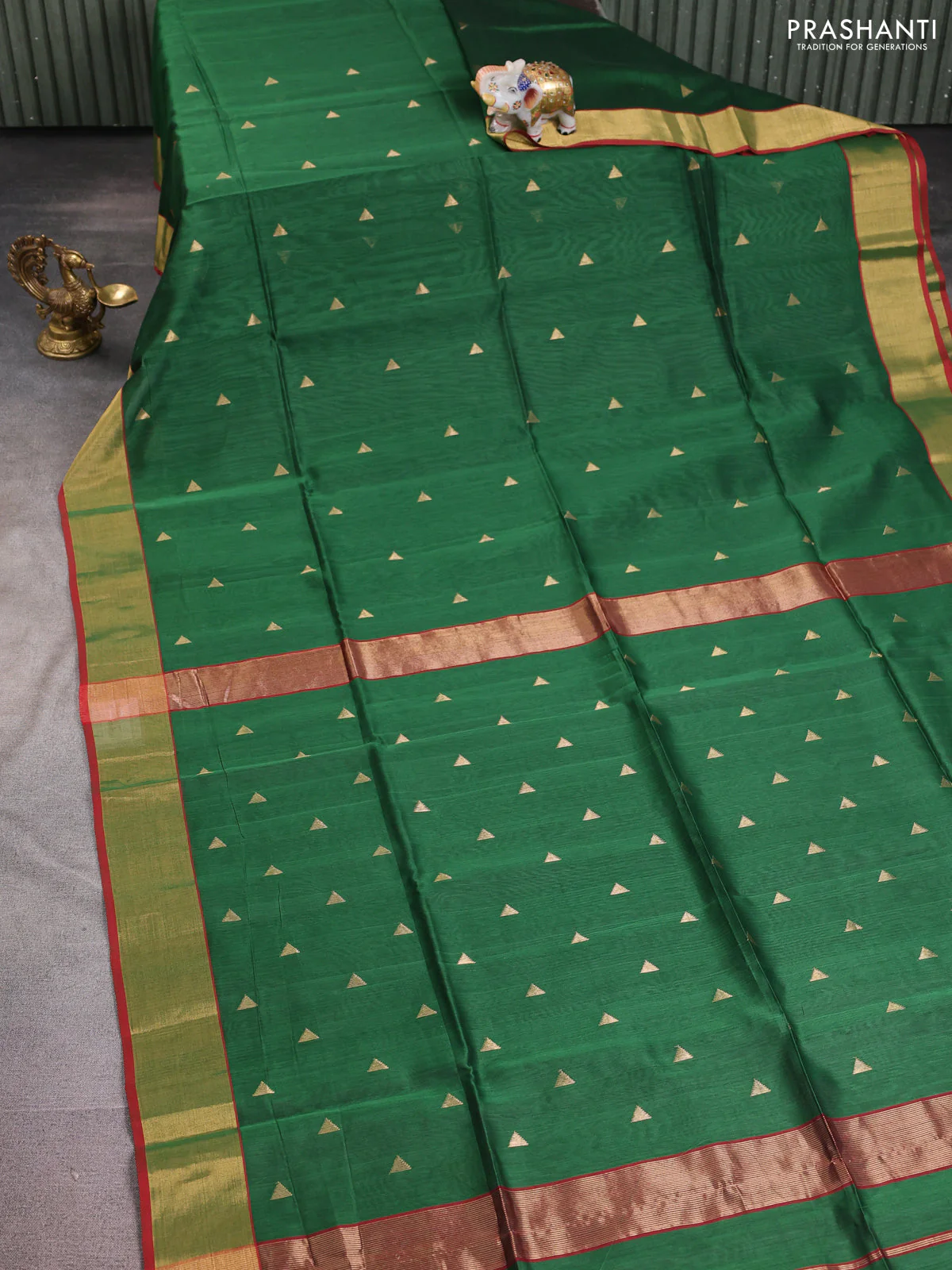 Maheshwari silk cotton saree green and maroon with zari woven geometric buttas and zari woven border - Image 2