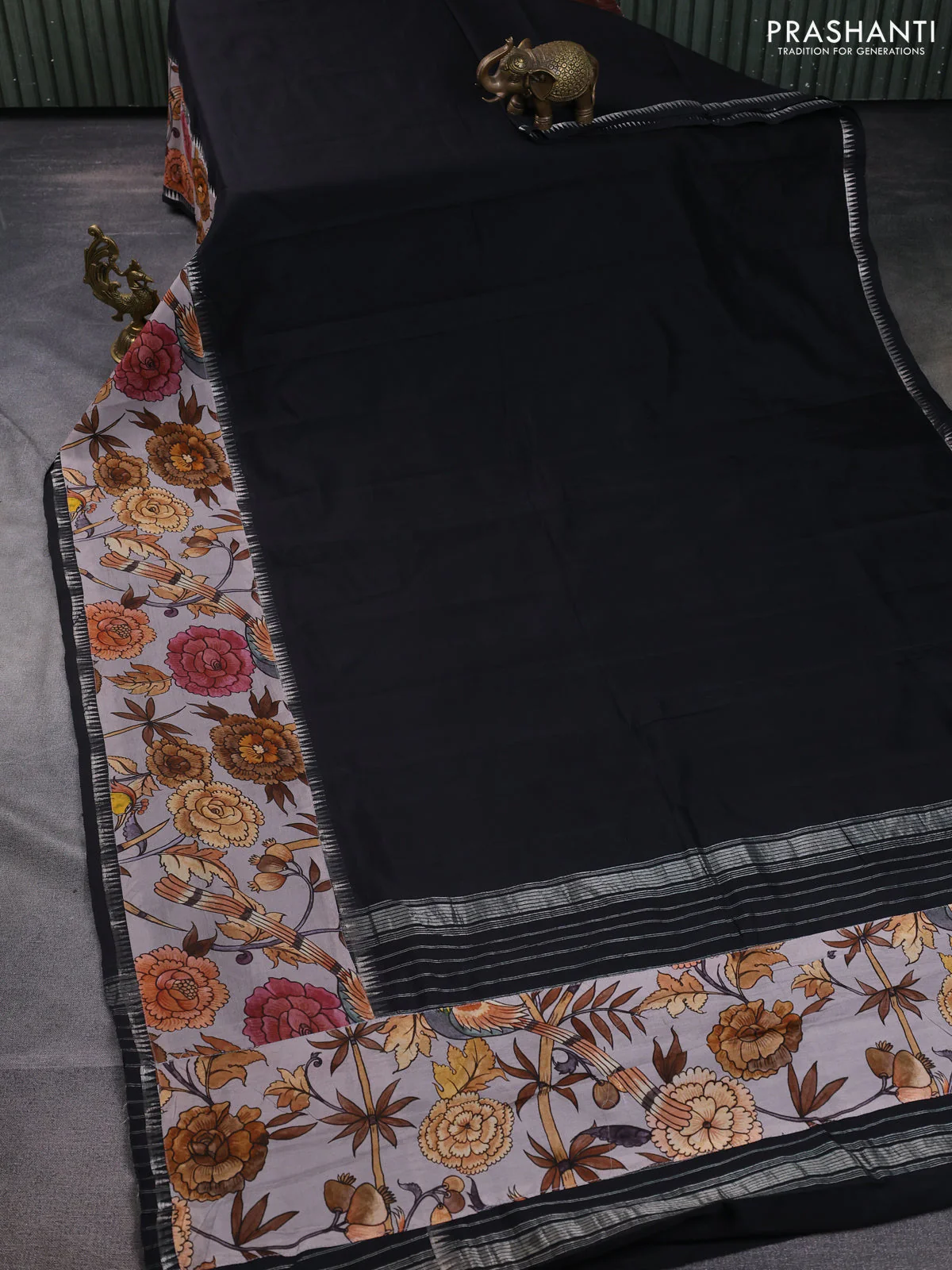 Mangalgiri silk cotton saree black and psatel grey with plain body and temple design kalamkari printed applique border - Image 2