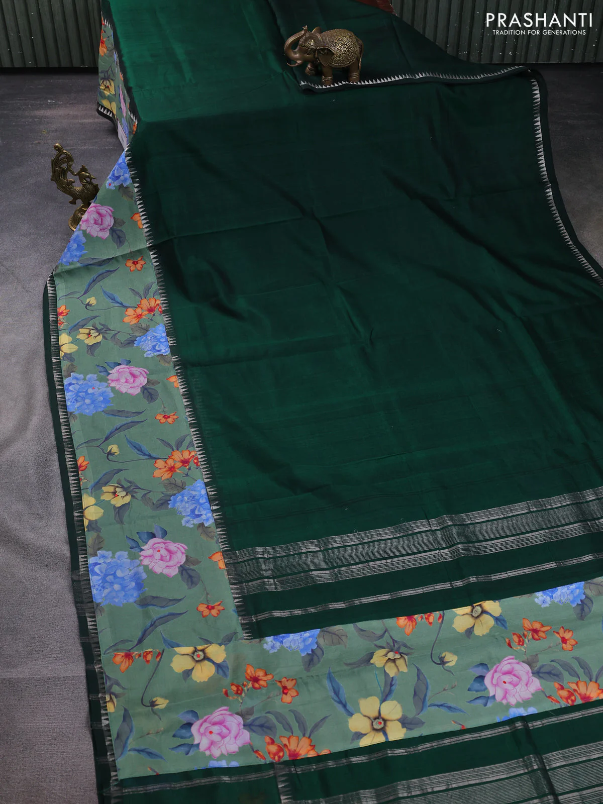Mangalgiri silk cotton saree bottle green and pastel green with plain body and temple design kalamkari printed applique border - Image 2