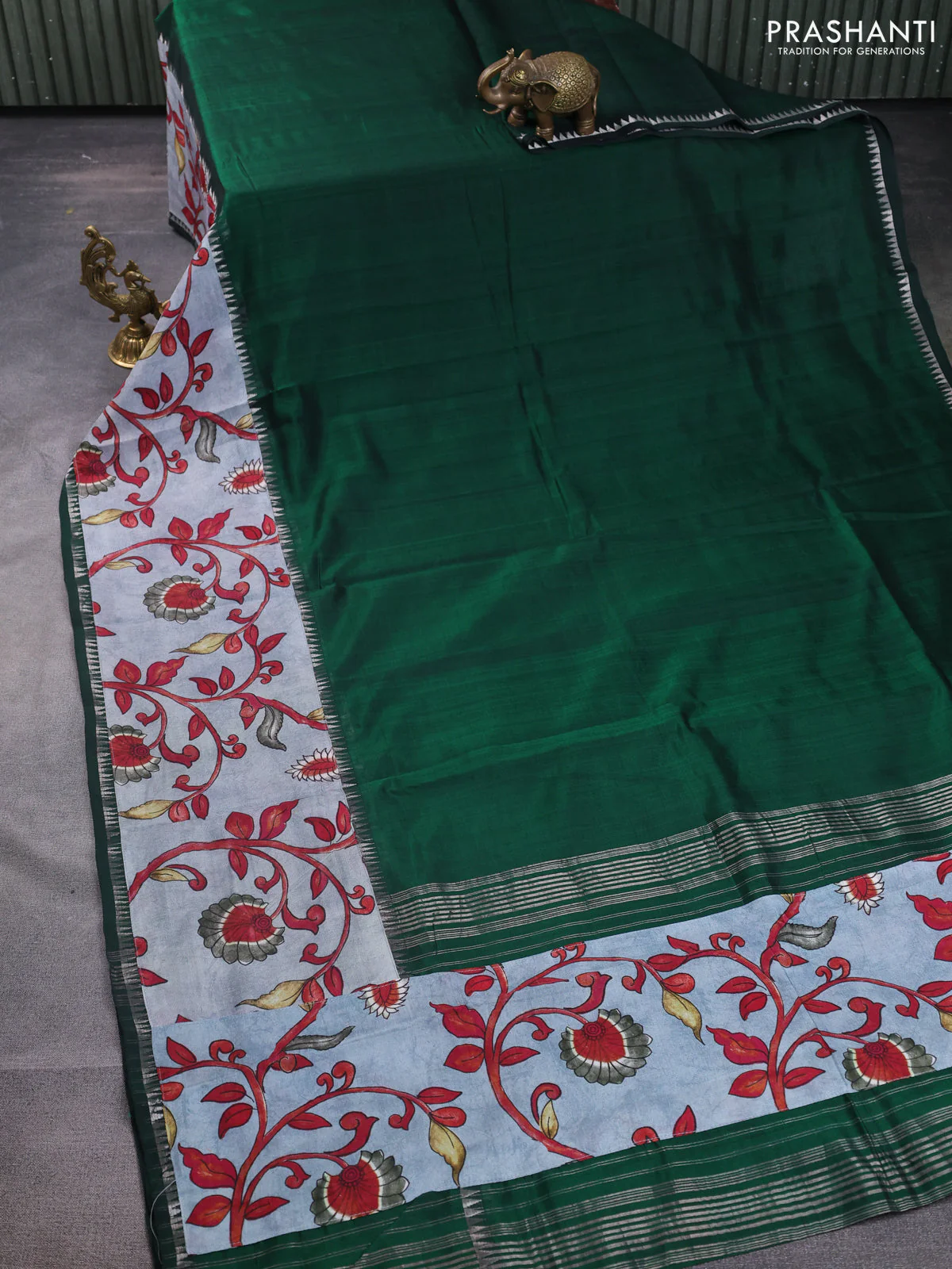 Mangalgiri silk cotton saree dark green and grey with plain body and temple design kalamkari printed applique border - Image 2