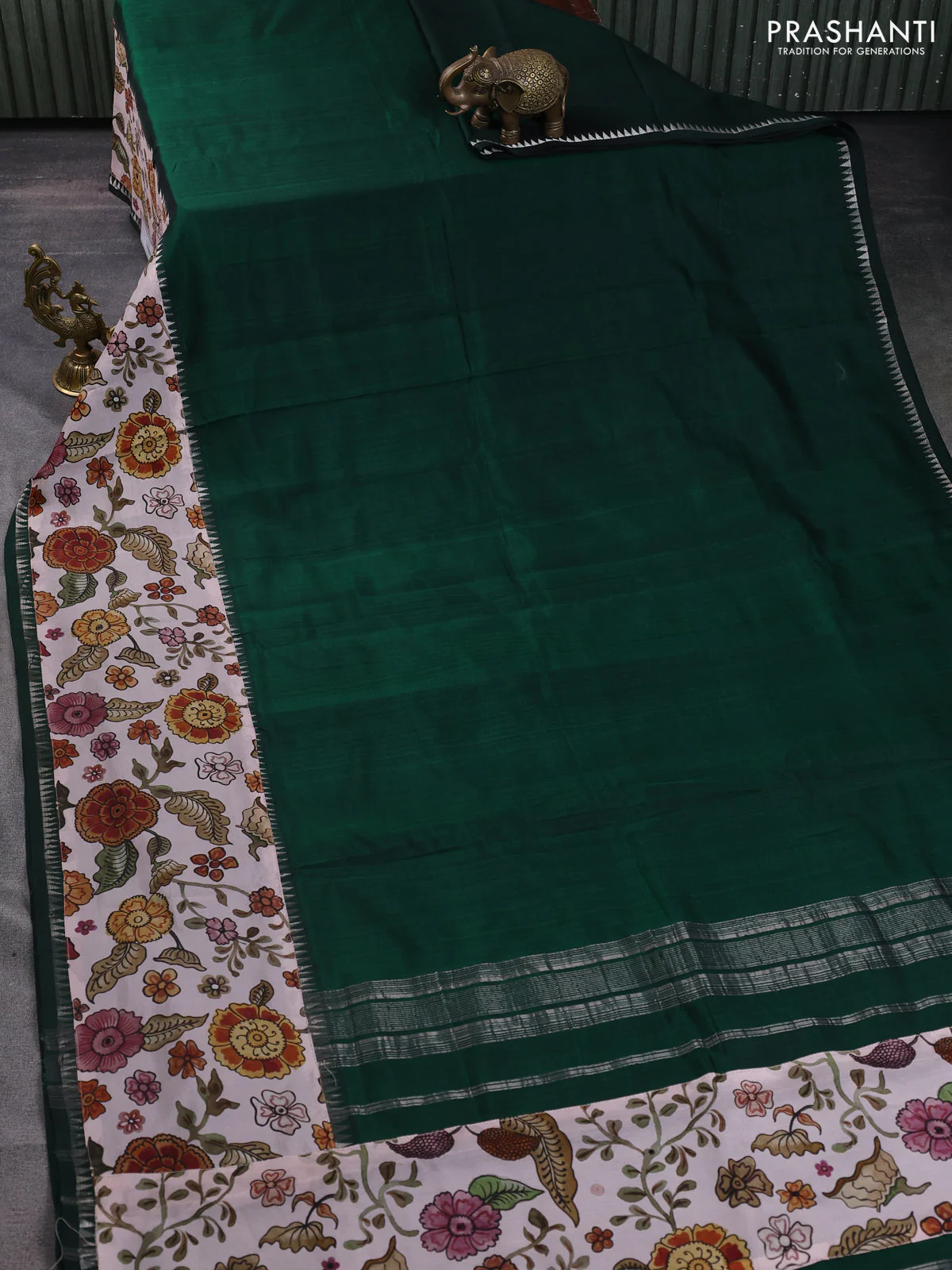 Mangalgiri silk cotton saree dark green and pastel shade with plain body and temple design kalamkari printed applique border - Image 2