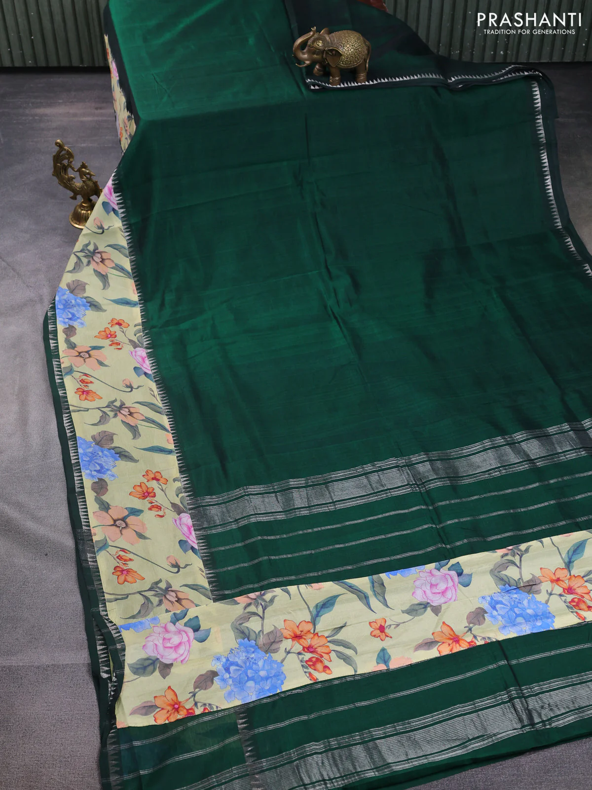 Mangalgiri silk cotton saree dark green and pista green with plain body and temple design kalamkari printed applique border - Image 2