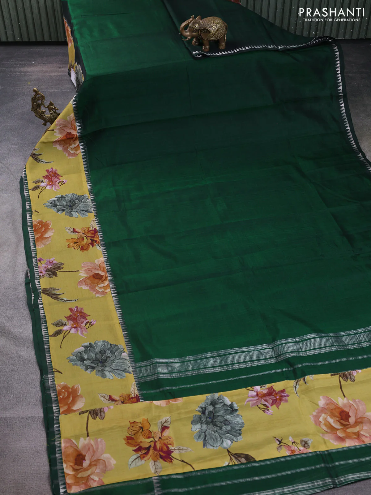 Mangalgiri silk cotton saree dark green and yellow with plain body and temple design kalamkari printed applique border - Image 2