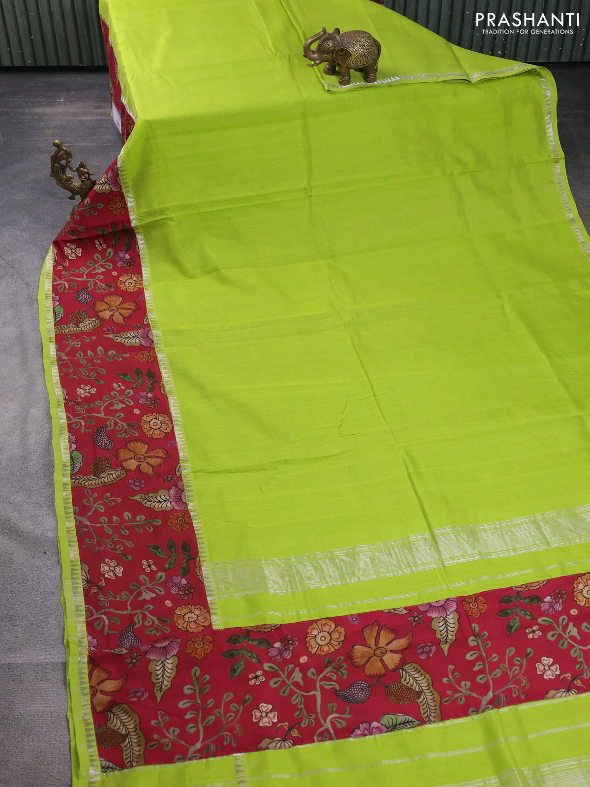 Mangalgiri silk cotton saree fluorescent green and maroon with plain body and temple design kalamkari printed applique border - Image 2