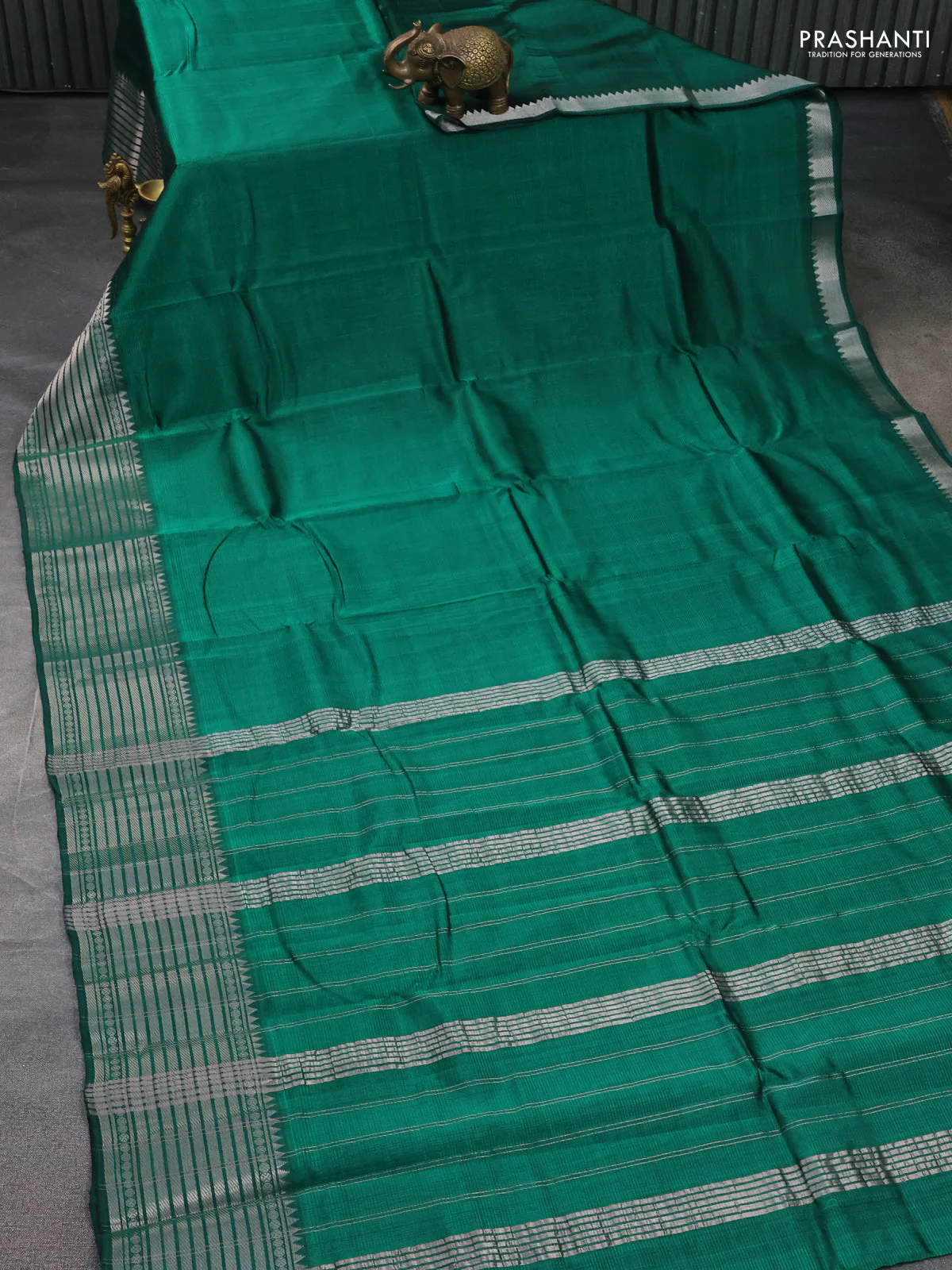 Mangalgiri silk cotton saree green and pink with plain body and silver zari woven border - Image 2