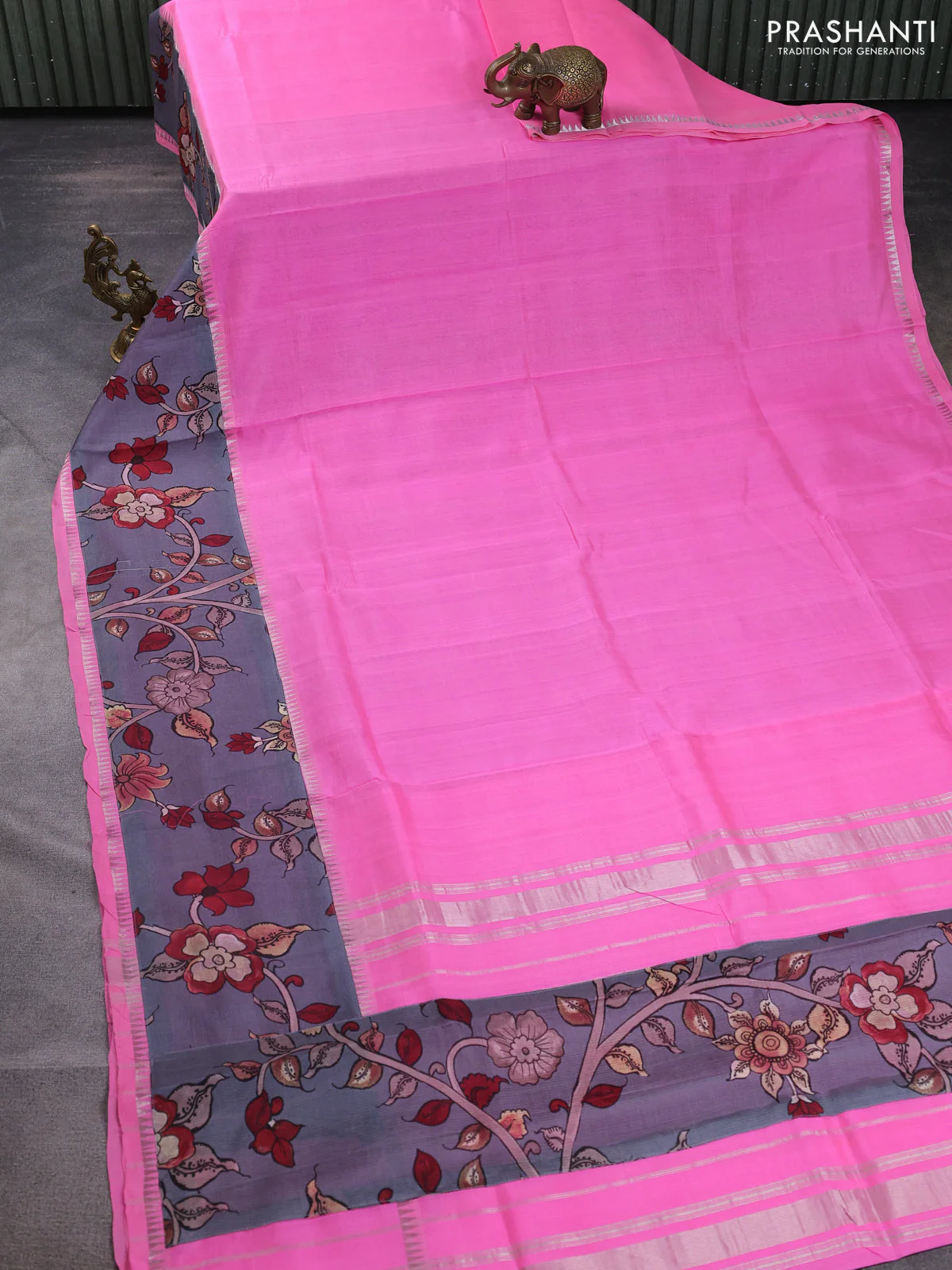 Mangalgiri silk cotton saree light pink and grey with plain body and temple design kalamkari printed applique border - Image 2