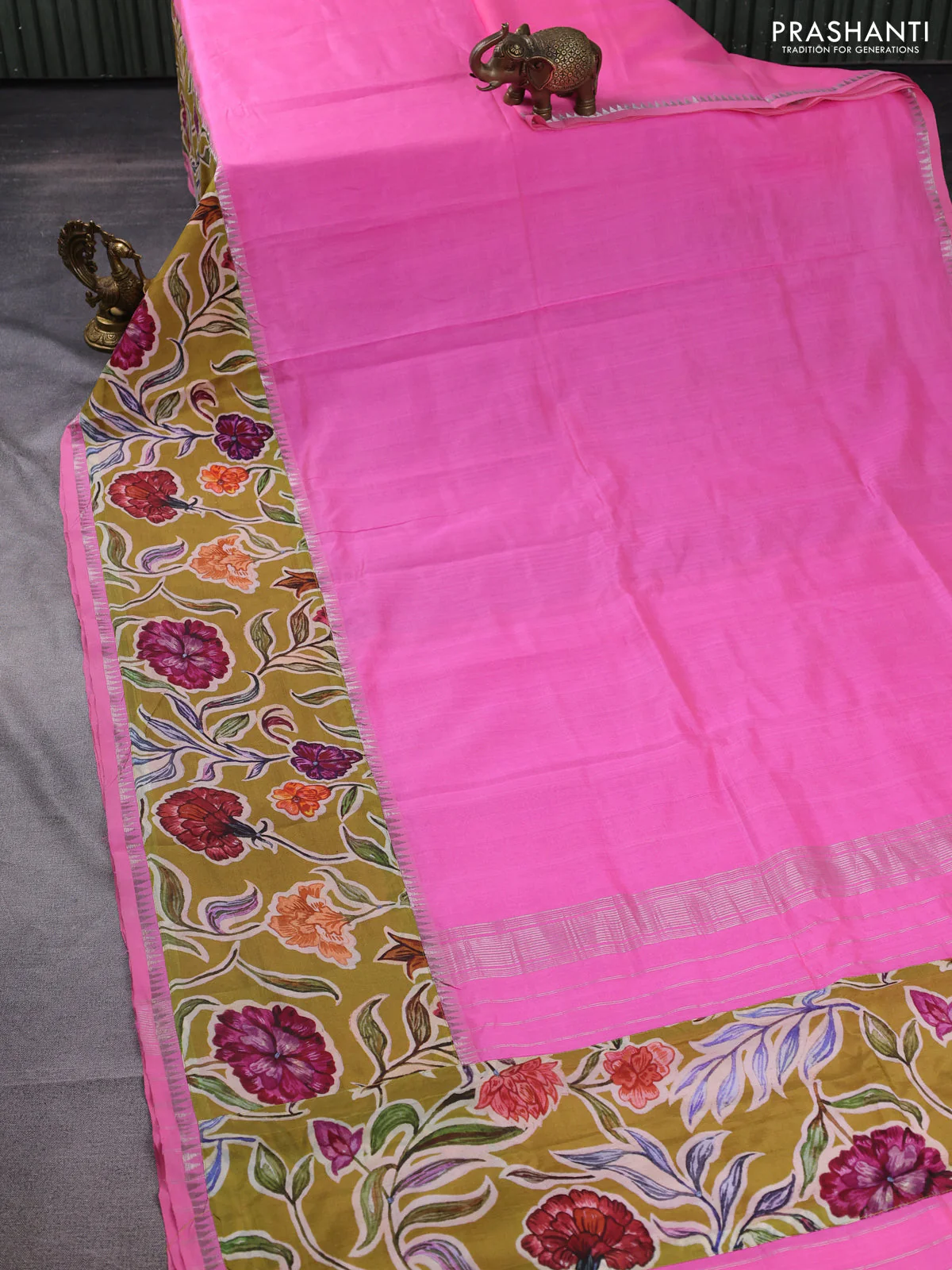 Mangalgiri silk cotton saree light pink and mehendi green with plain body and long kalamkari printed applique border - Image 2