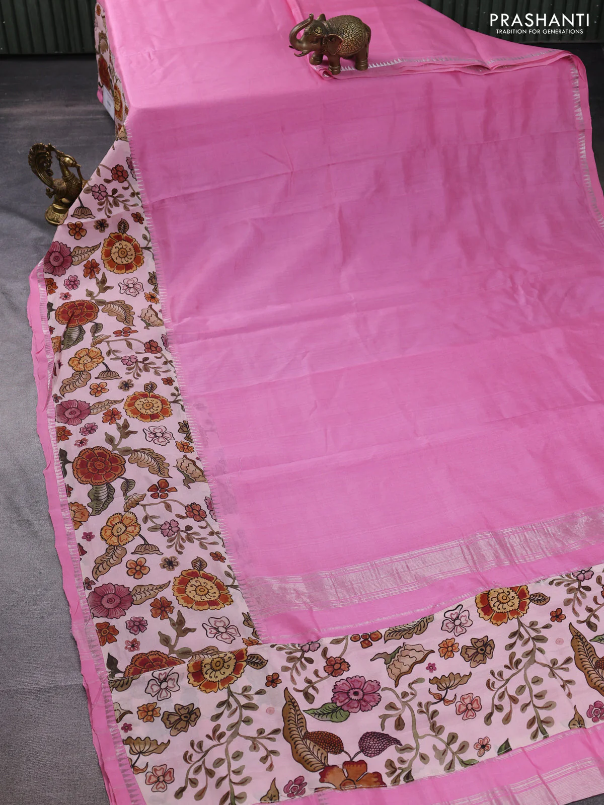 Mangalgiri silk cotton saree light pink and pastel peach pink with plain body and long kalamkari printed applique border - Image 2